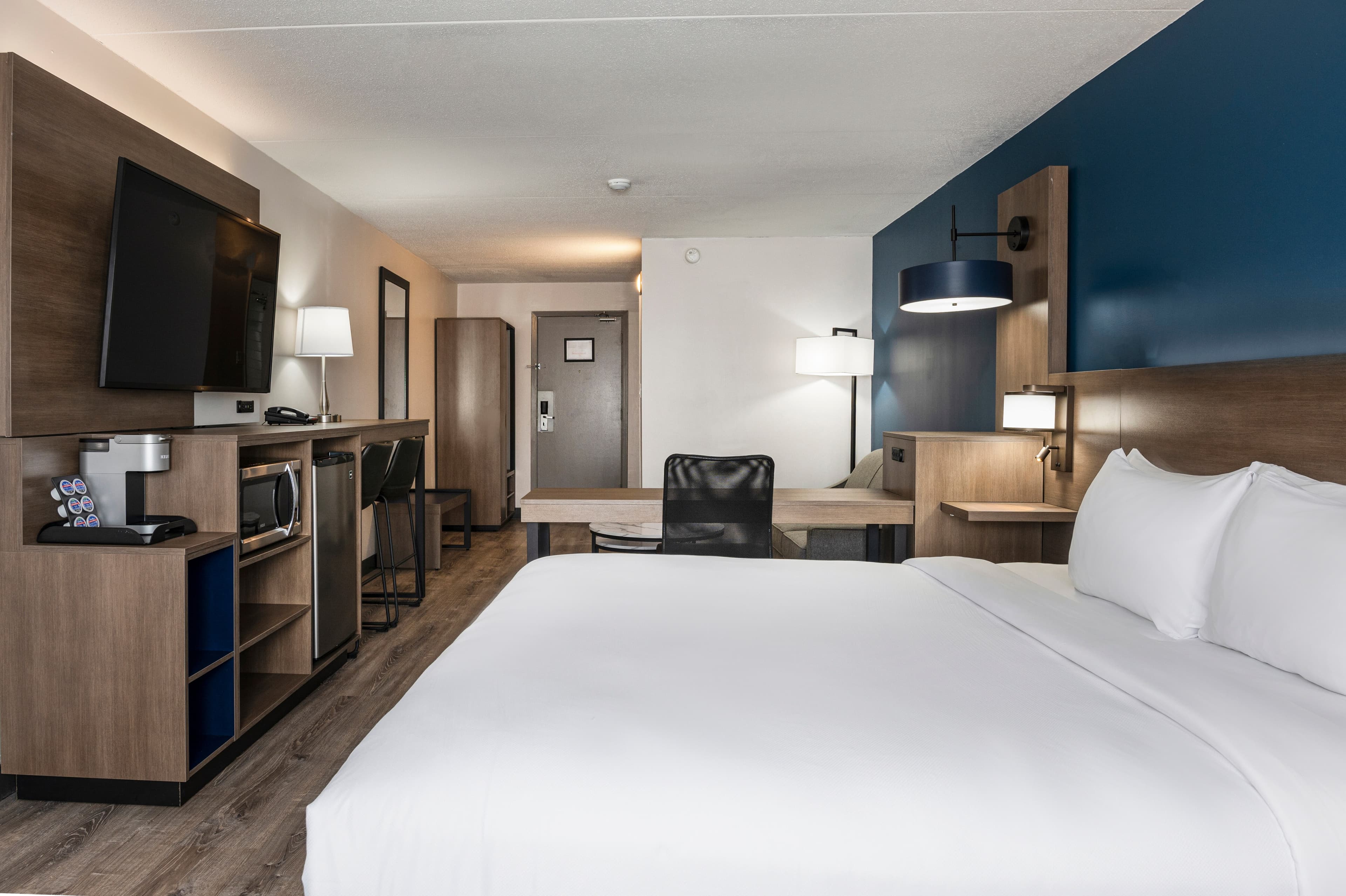 Comfort Suites Kingston Central — 11