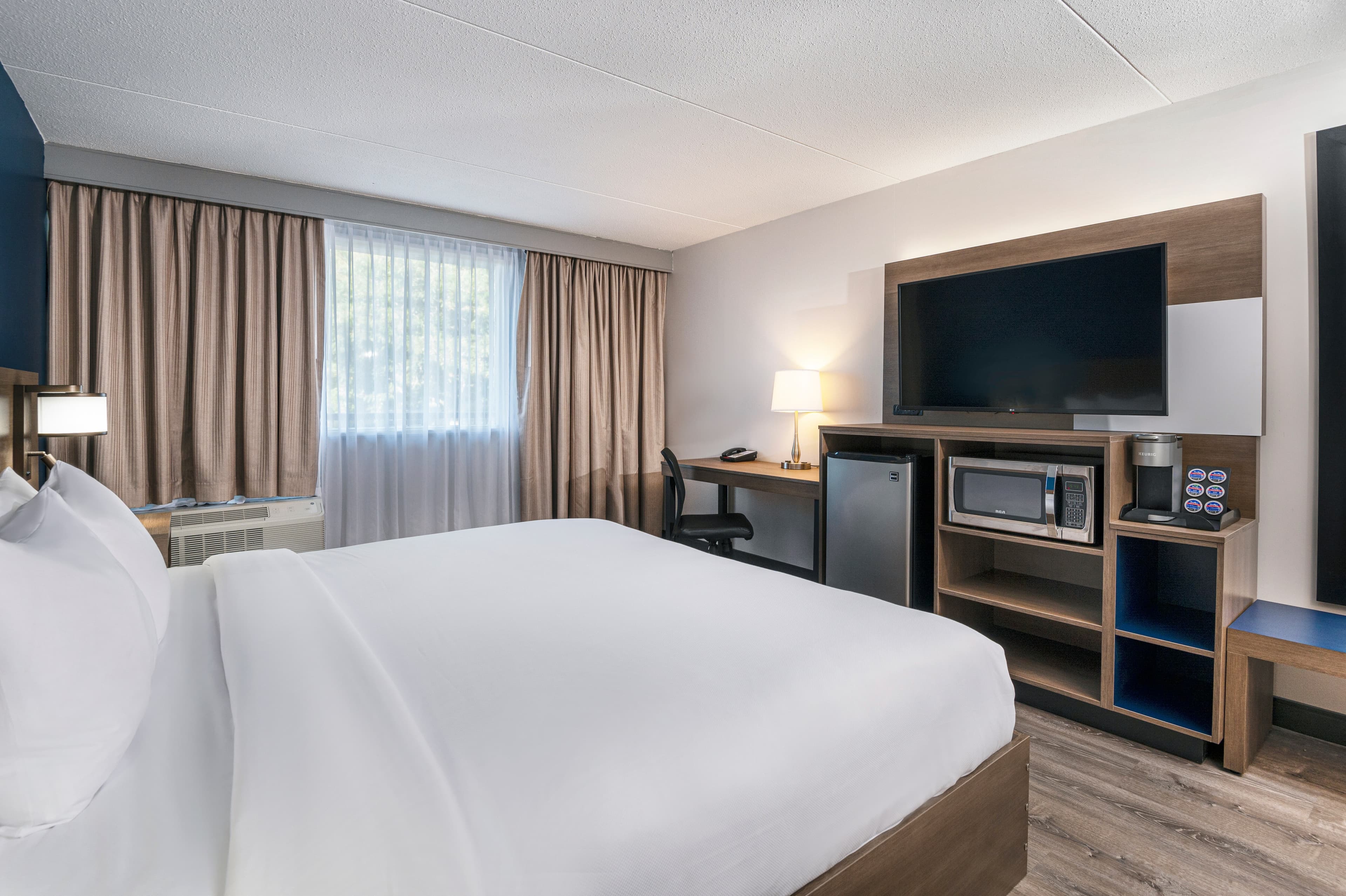Comfort Suites Kingston Central — 8