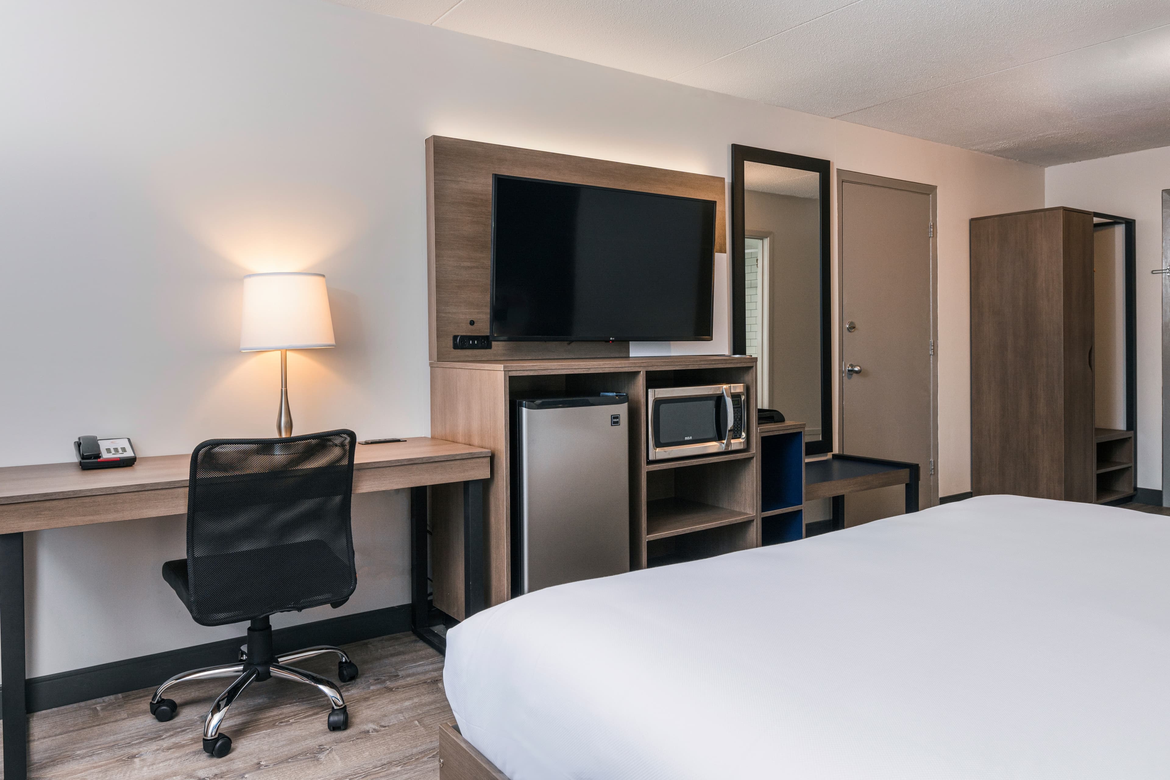 Comfort Suites Kingston Central — 9