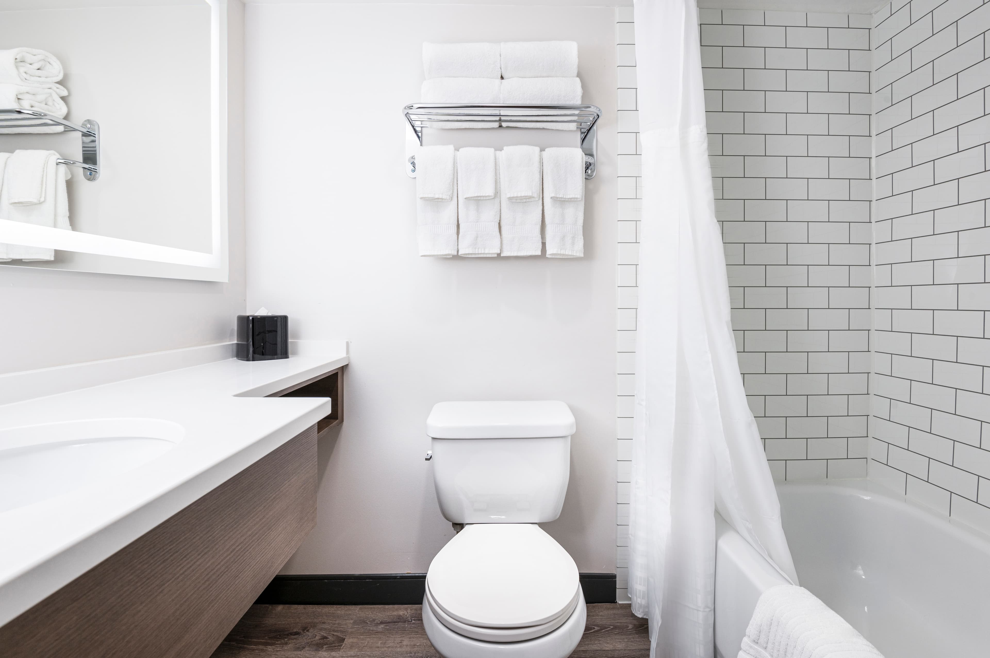 Comfort Suites Kingston Central — 16