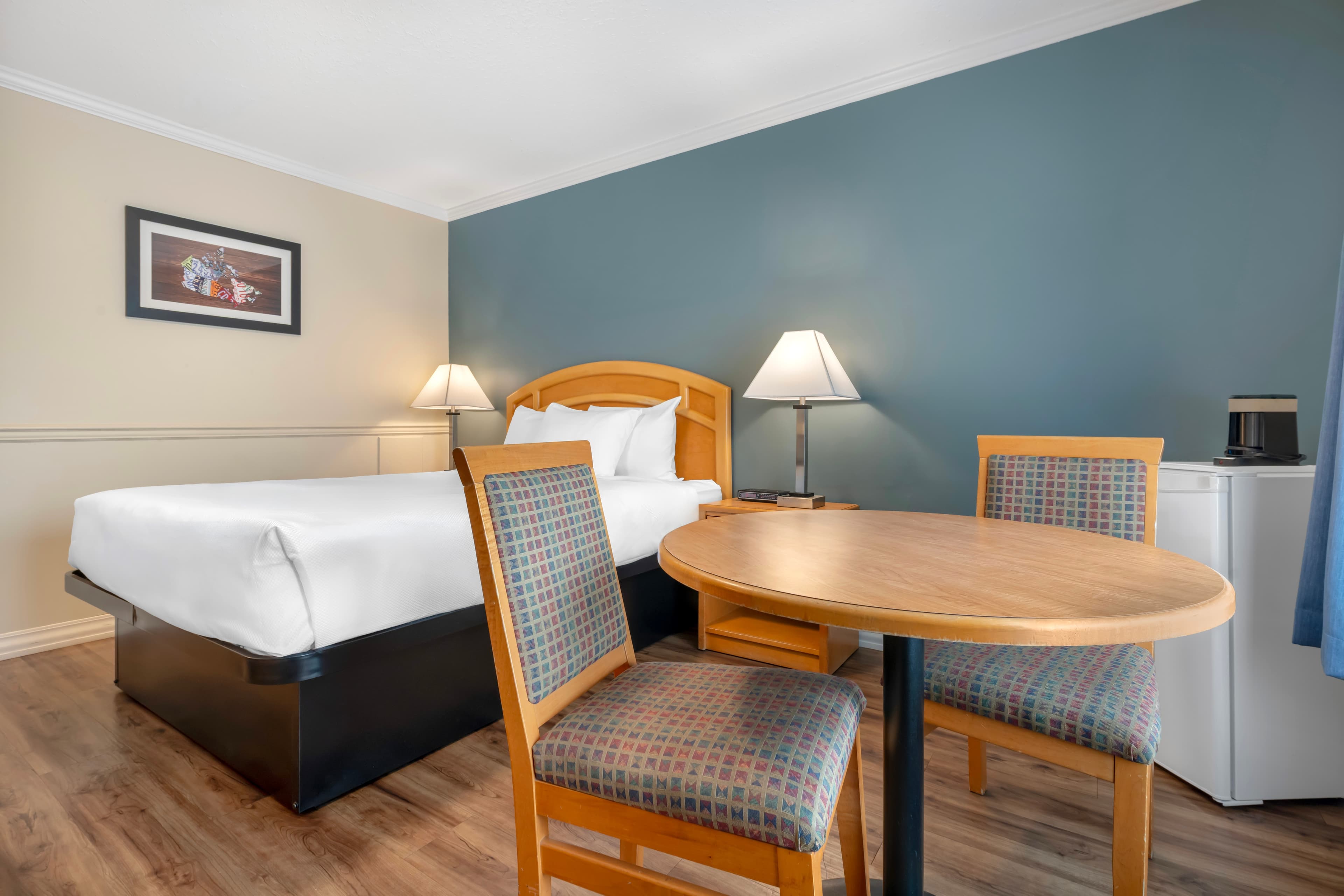 Econo Lodge Inn & Suites — 10
