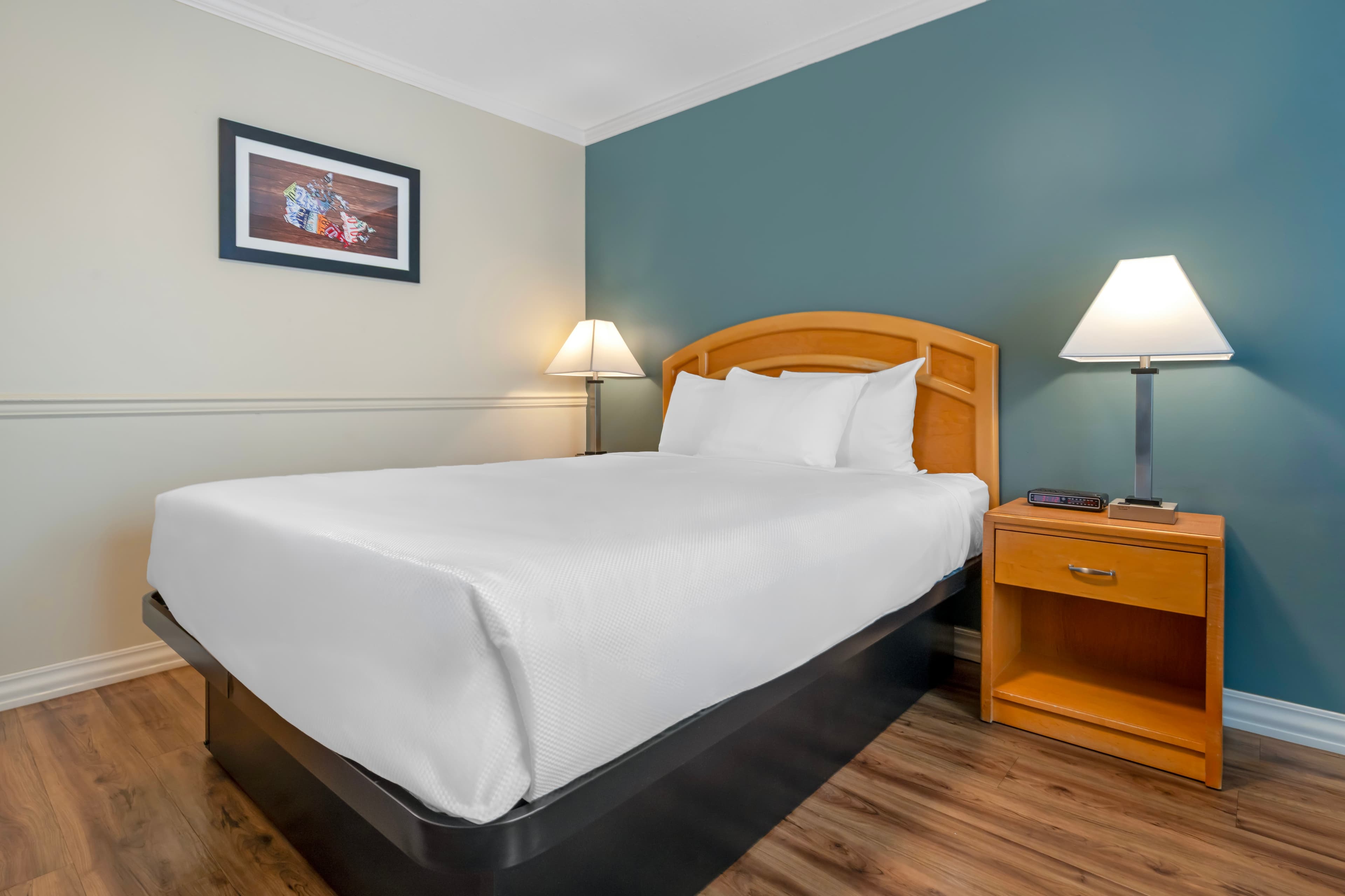 Econo Lodge Inn & Suites — 11