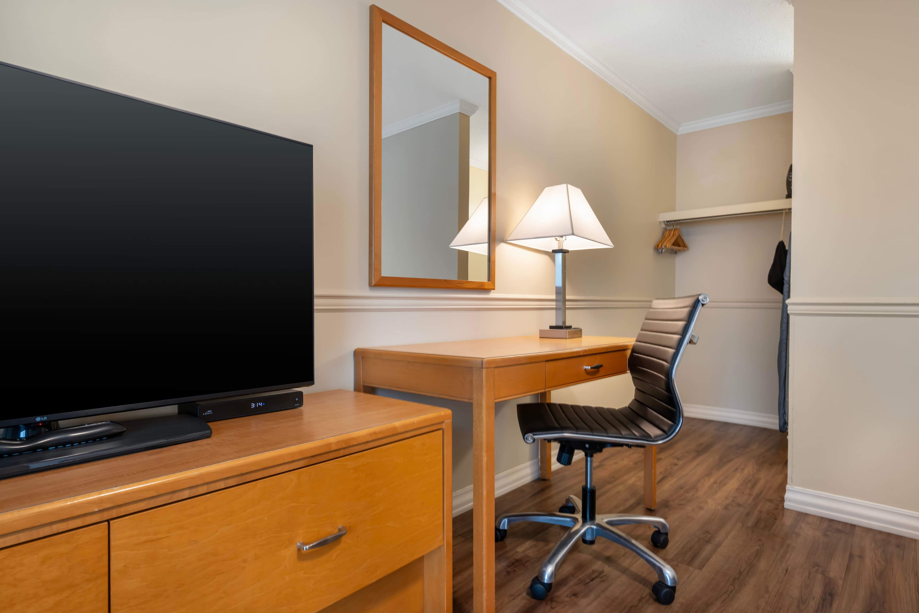 Econo Lodge Inn & Suites — 12