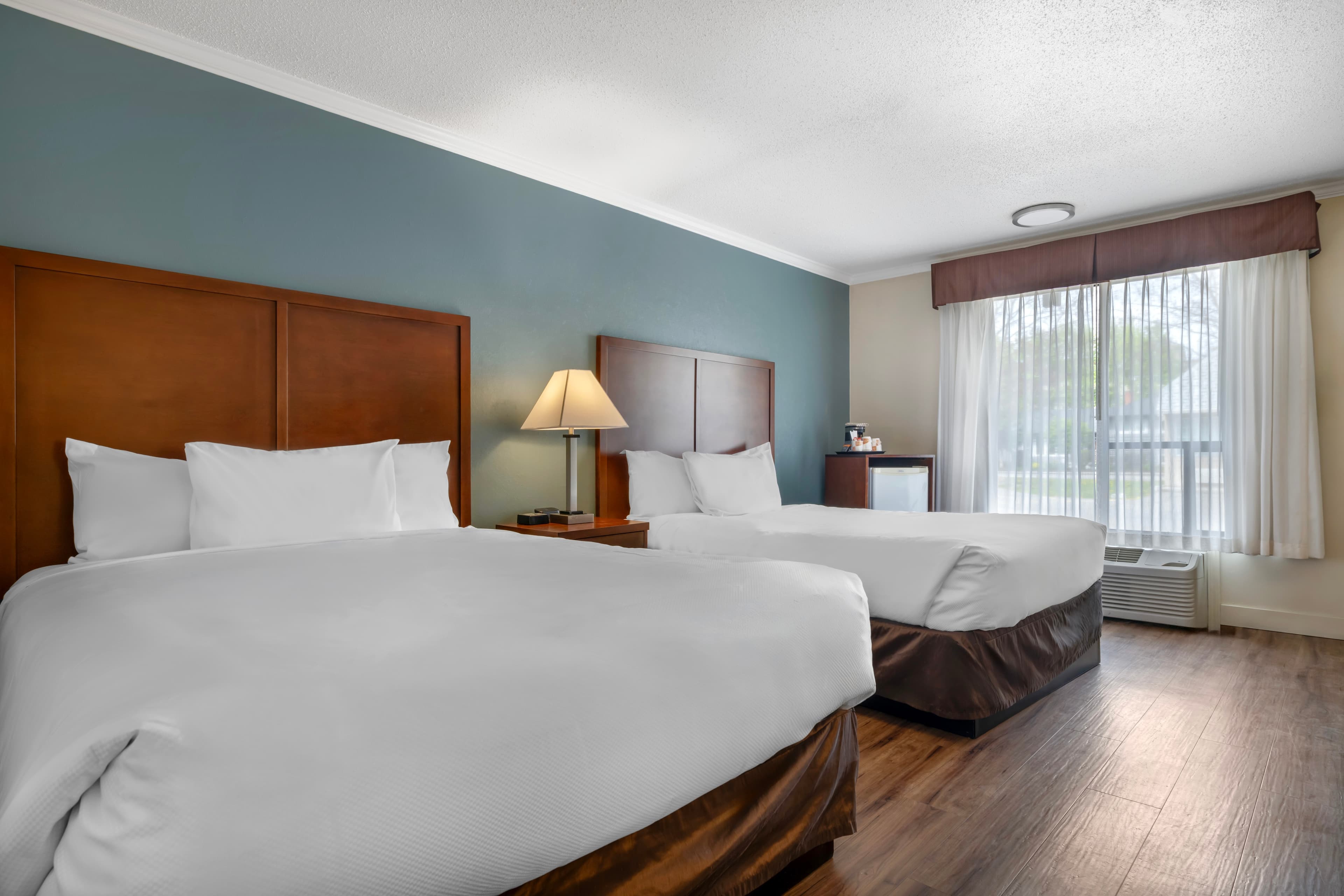 Econo Lodge Inn & Suites — 16