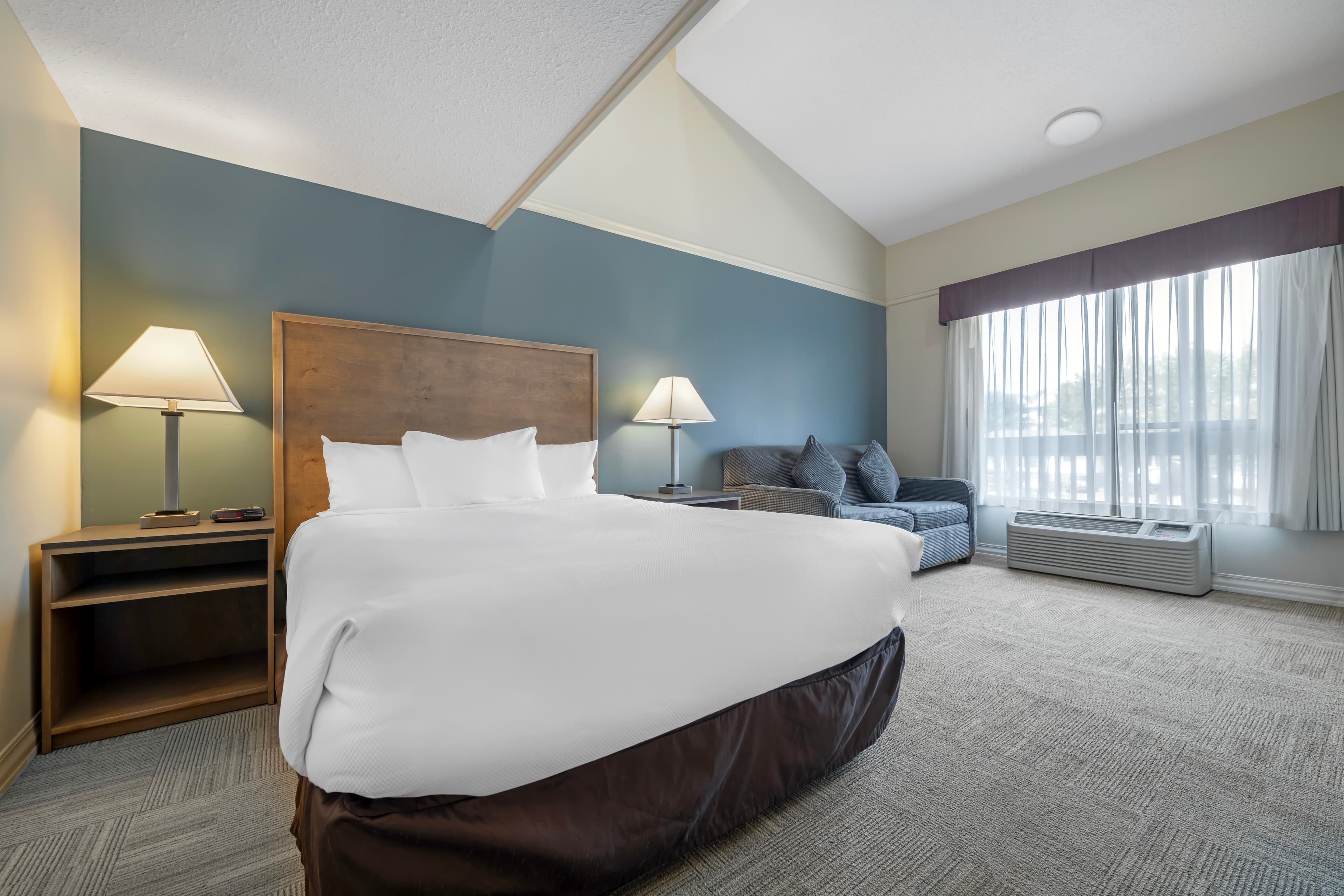 Econo Lodge Inn & Suites — 19