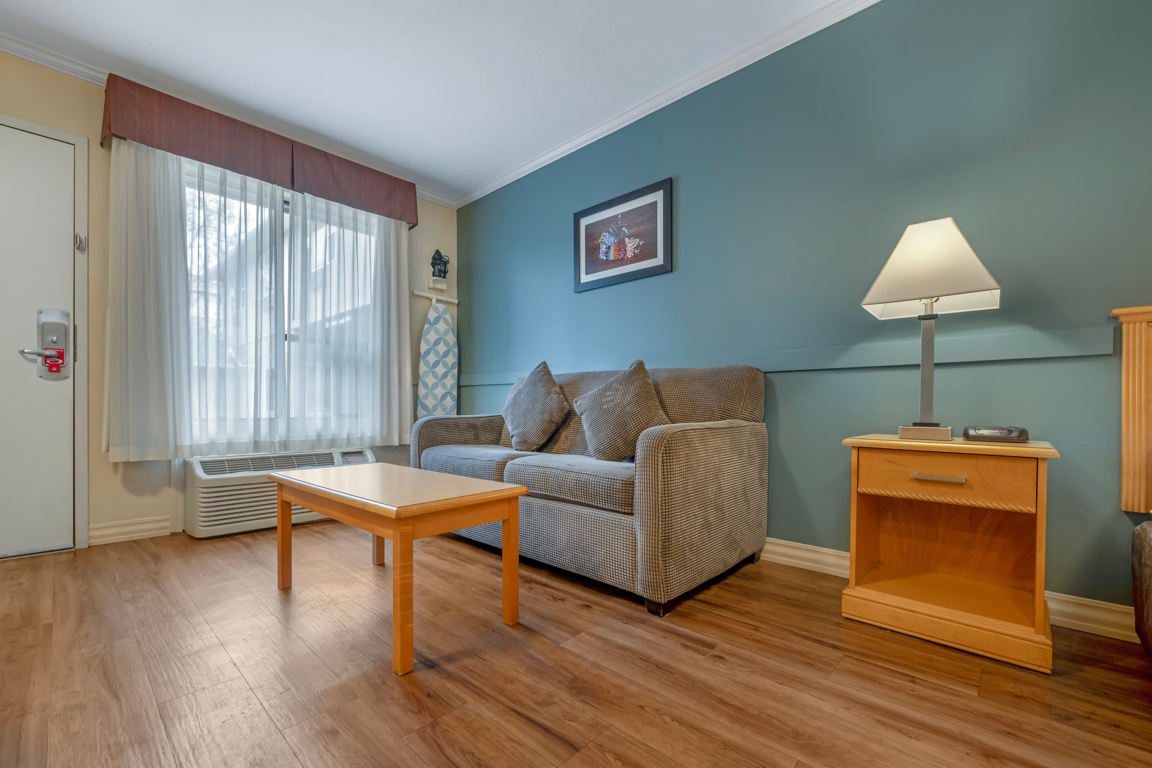 Econo Lodge Inn & Suites — 29