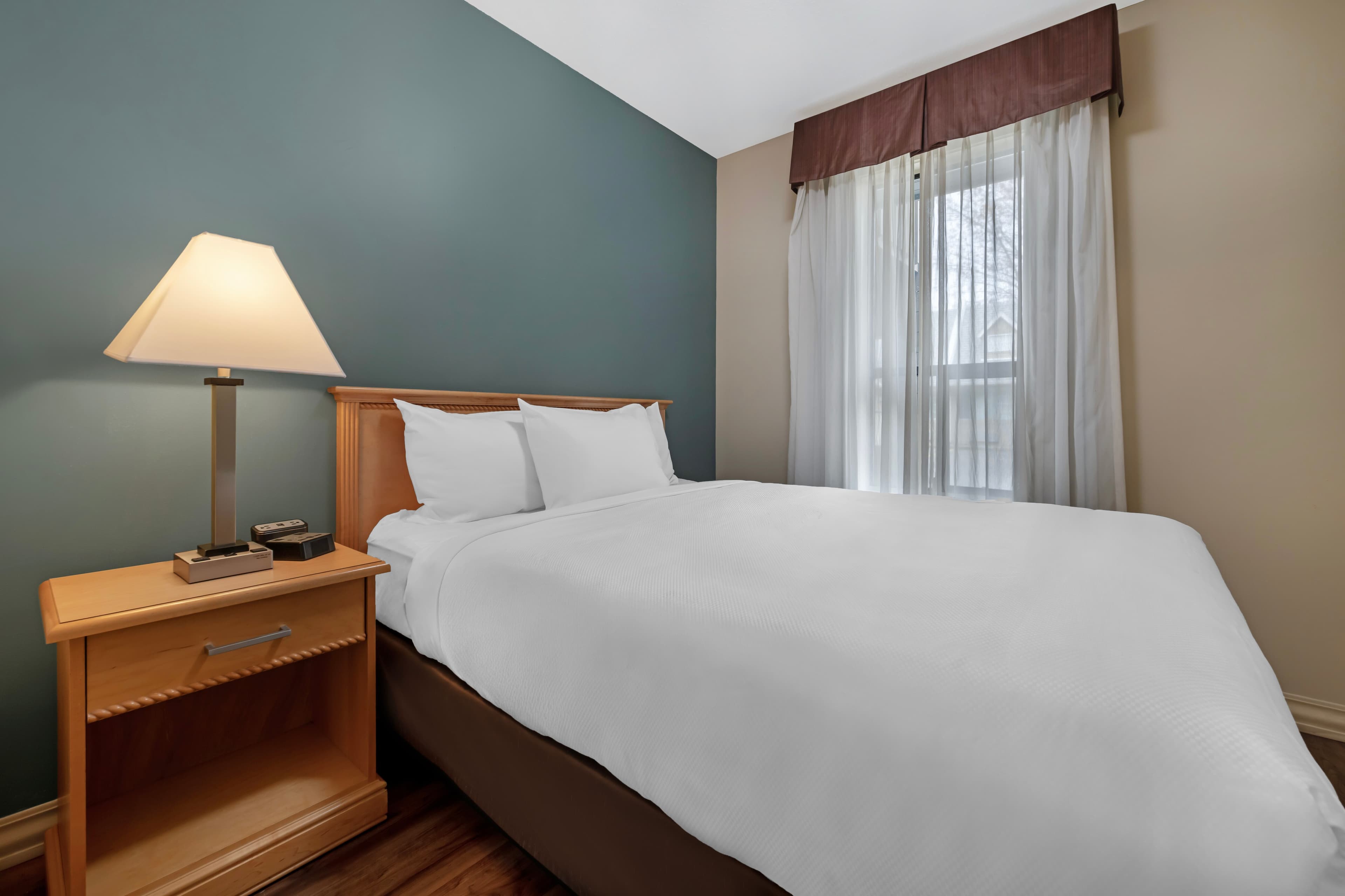 Econo Lodge Inn & Suites — 31