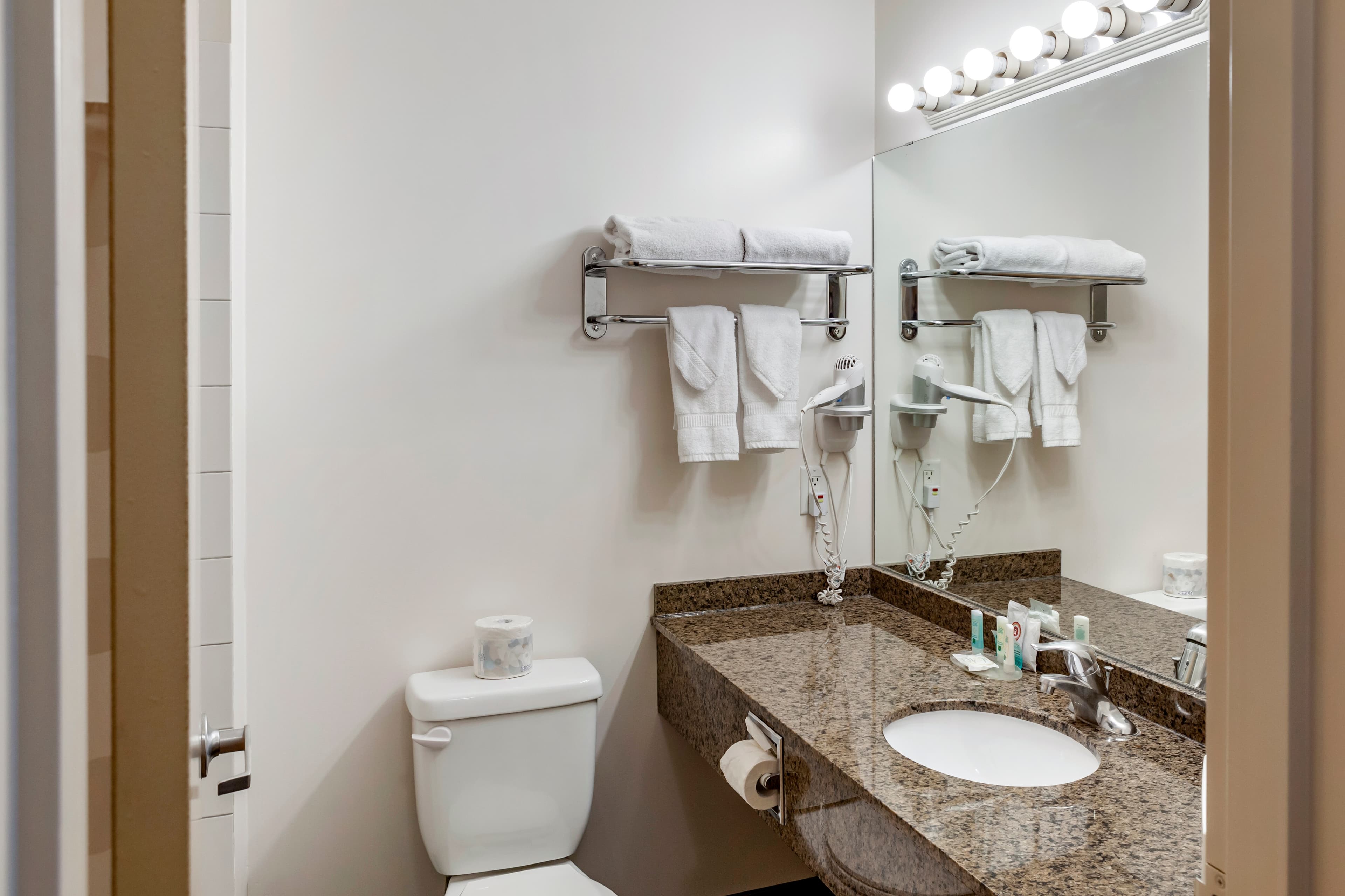 Quality Inn & Suites Edmonton International Airport — 17