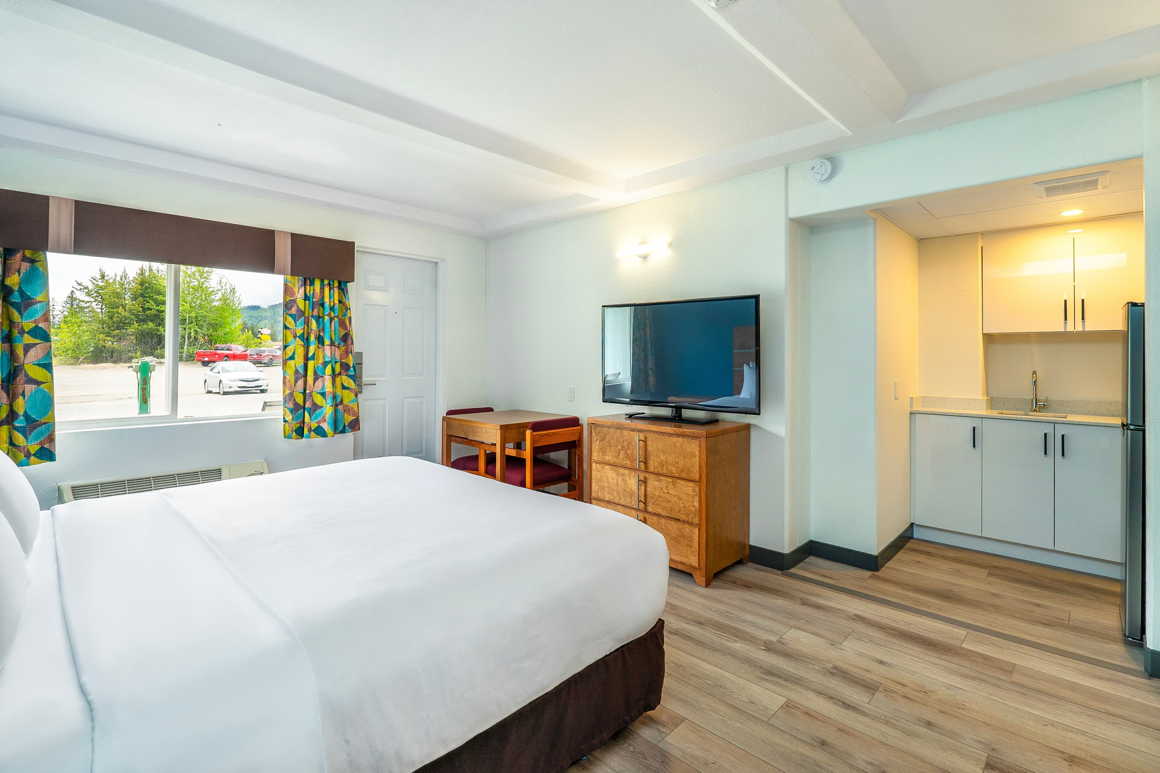 Quality Inn & Suites - Image 4