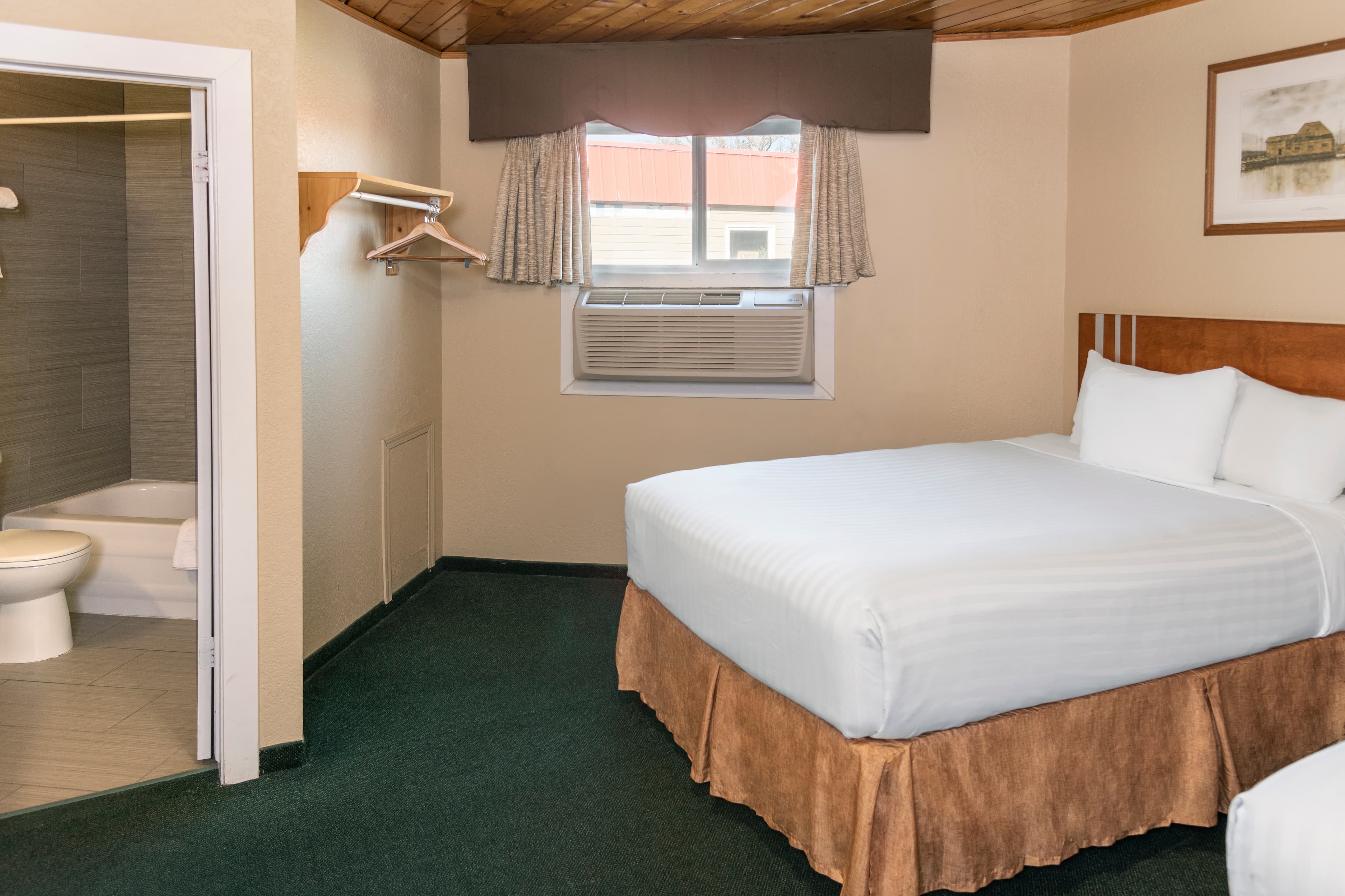 Econo Lodge Inn & Suites — 7