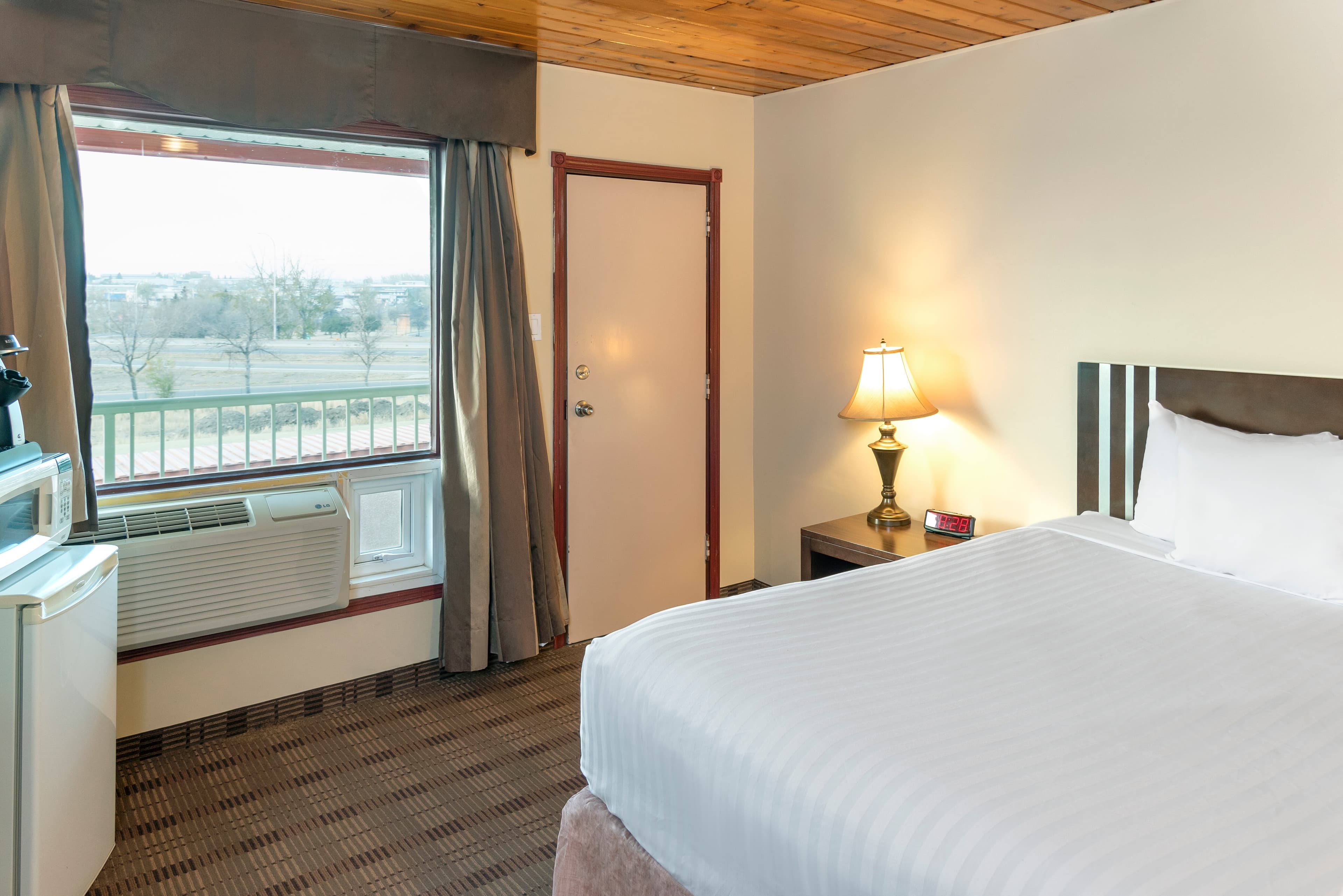 Econo Lodge Inn & Suites — 14