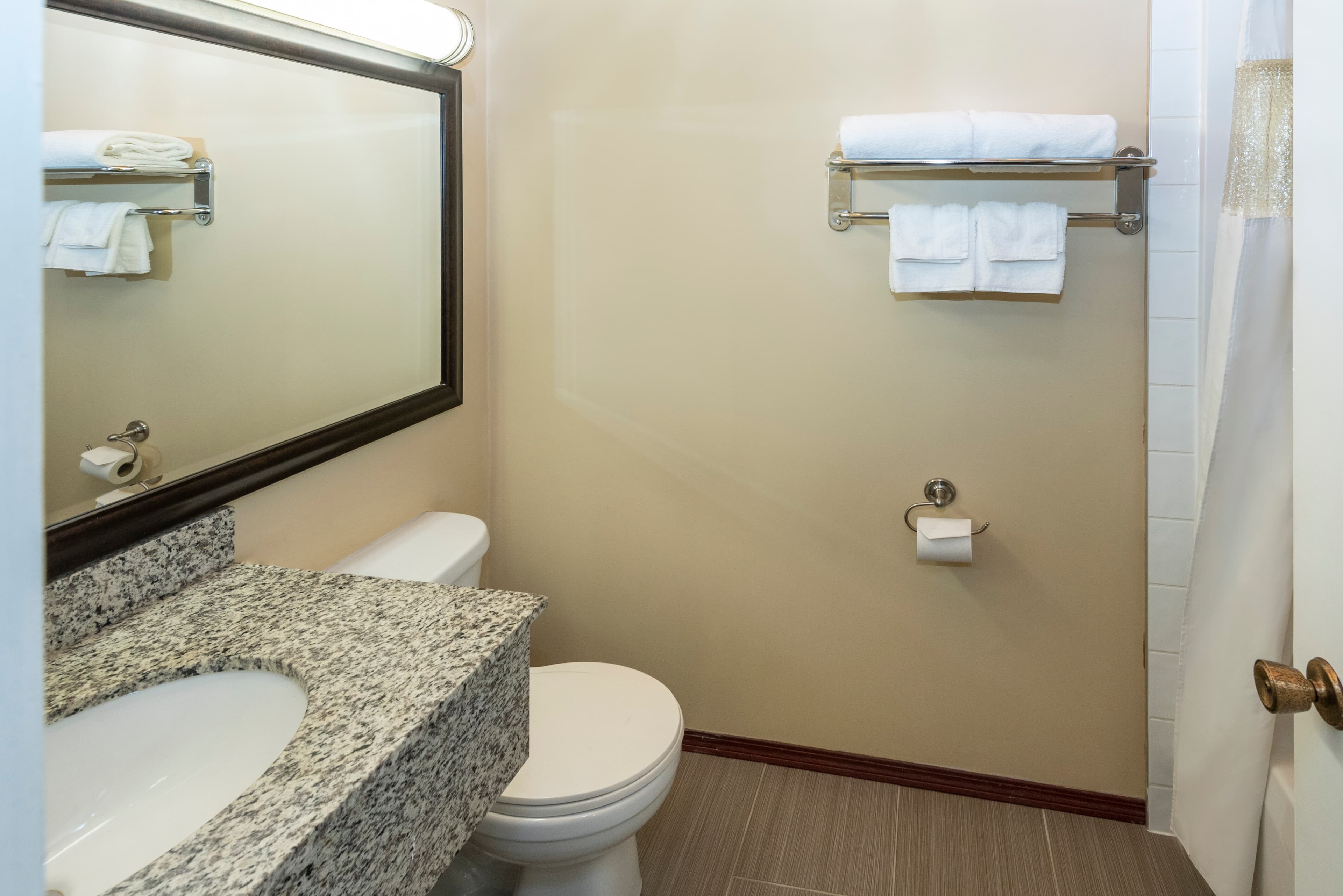 Econo Lodge Inn & Suites — 16