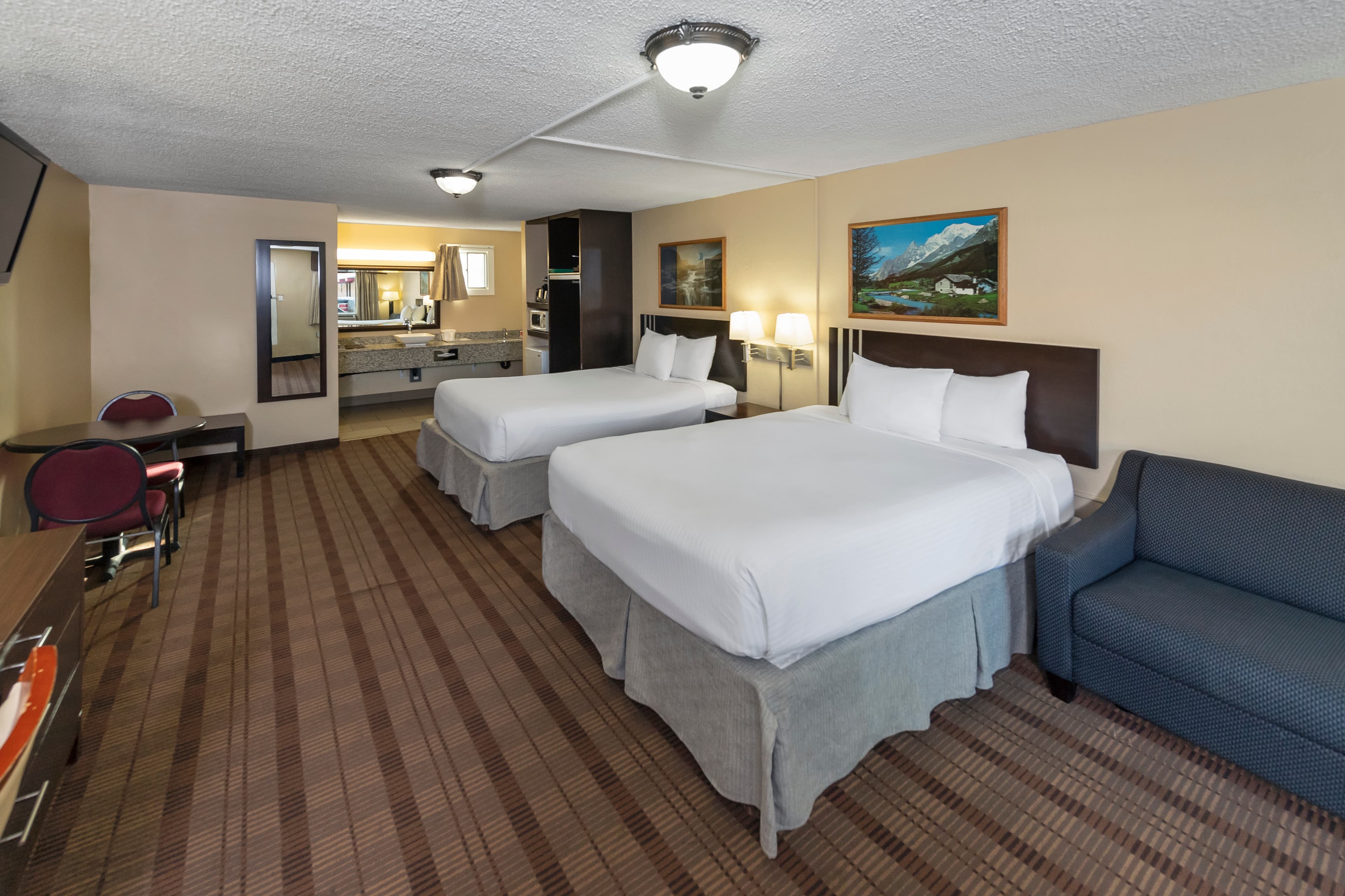 Econo Lodge Inn & Suites — 17