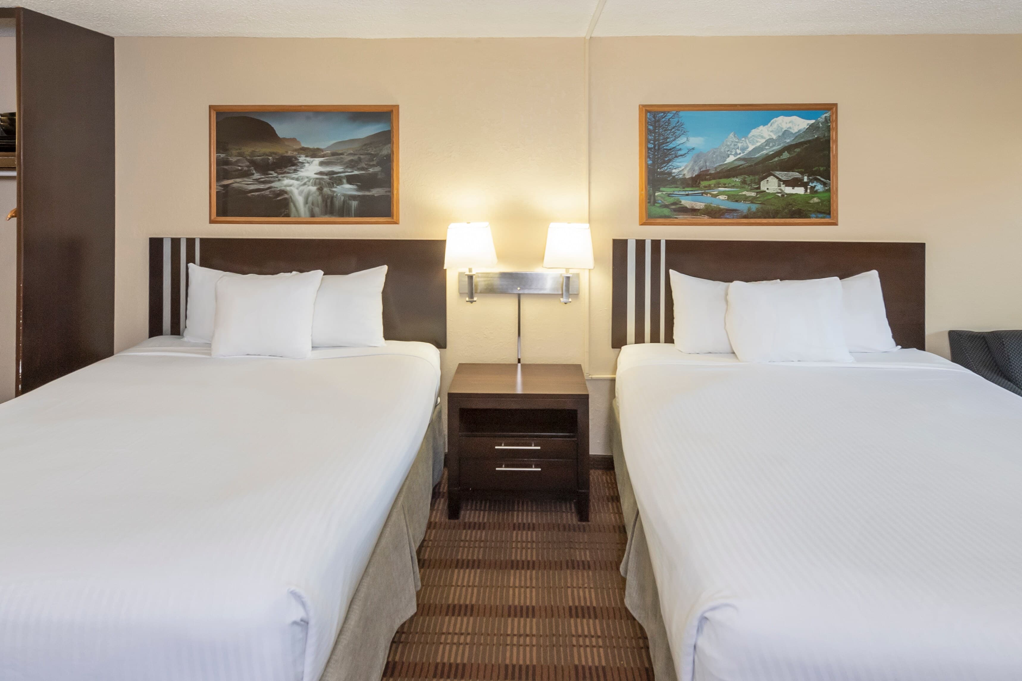 Econo Lodge Inn & Suites — 18