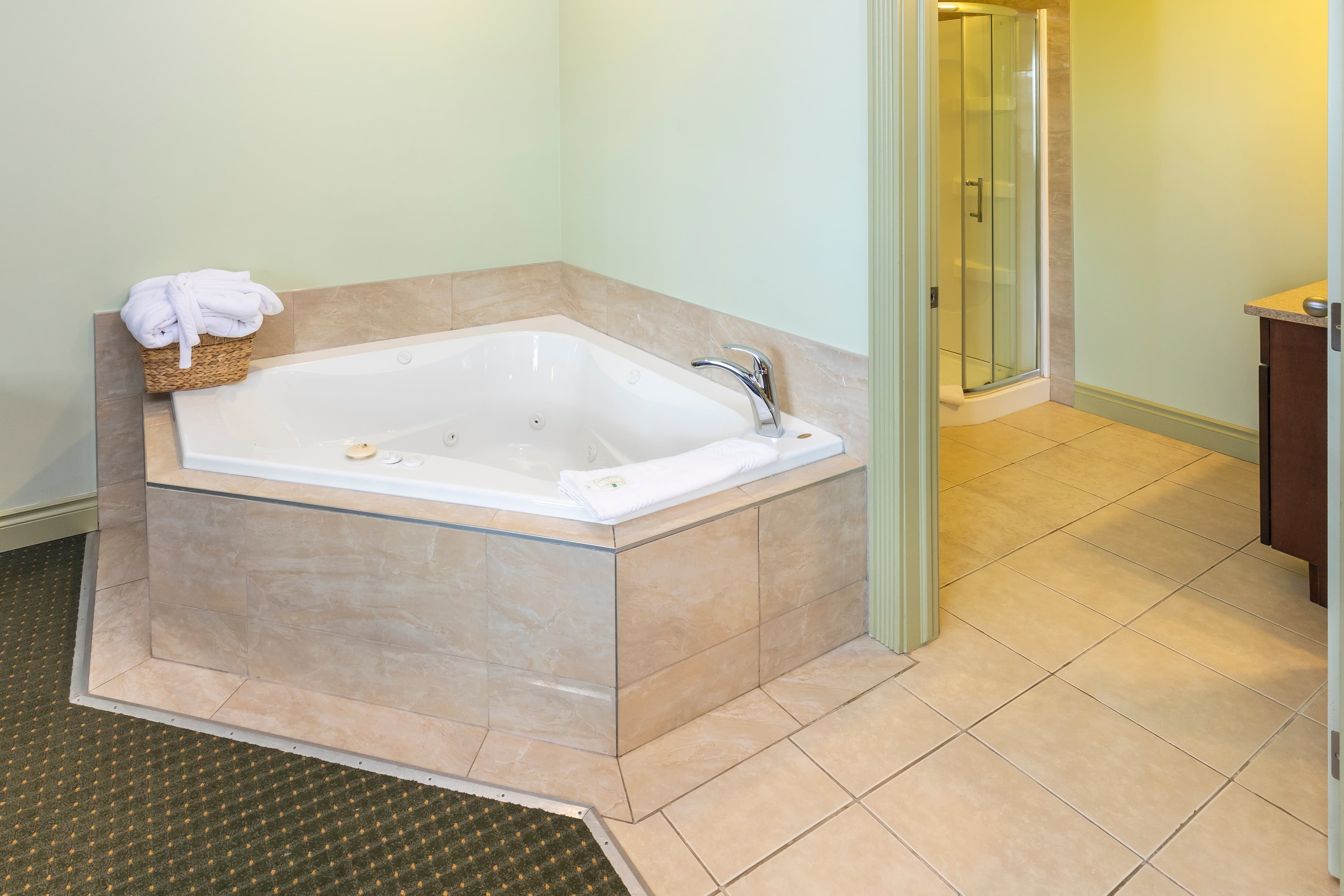 Quality Inn & Suites - Image 3