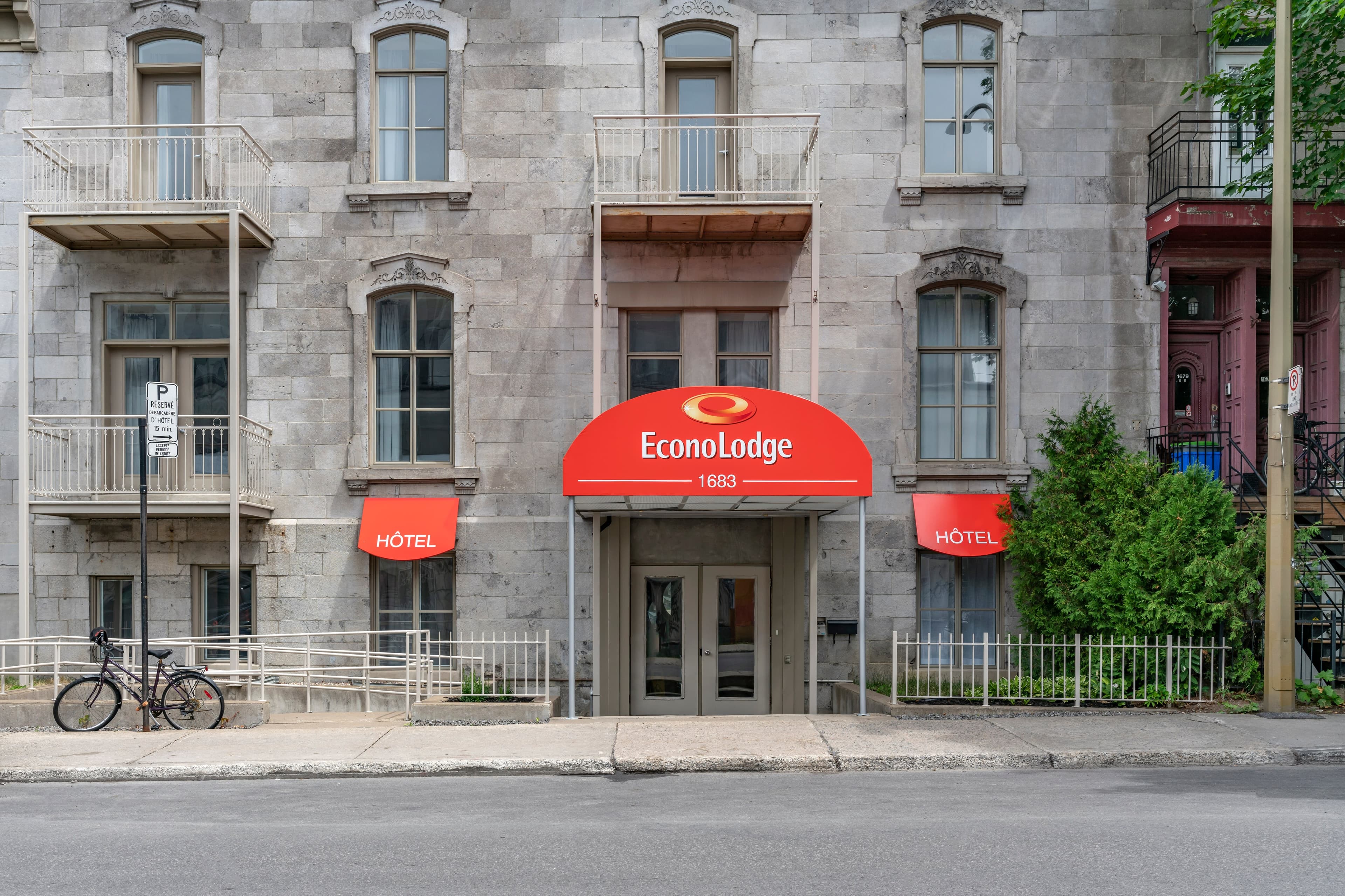 Econo Lodge - Image 1