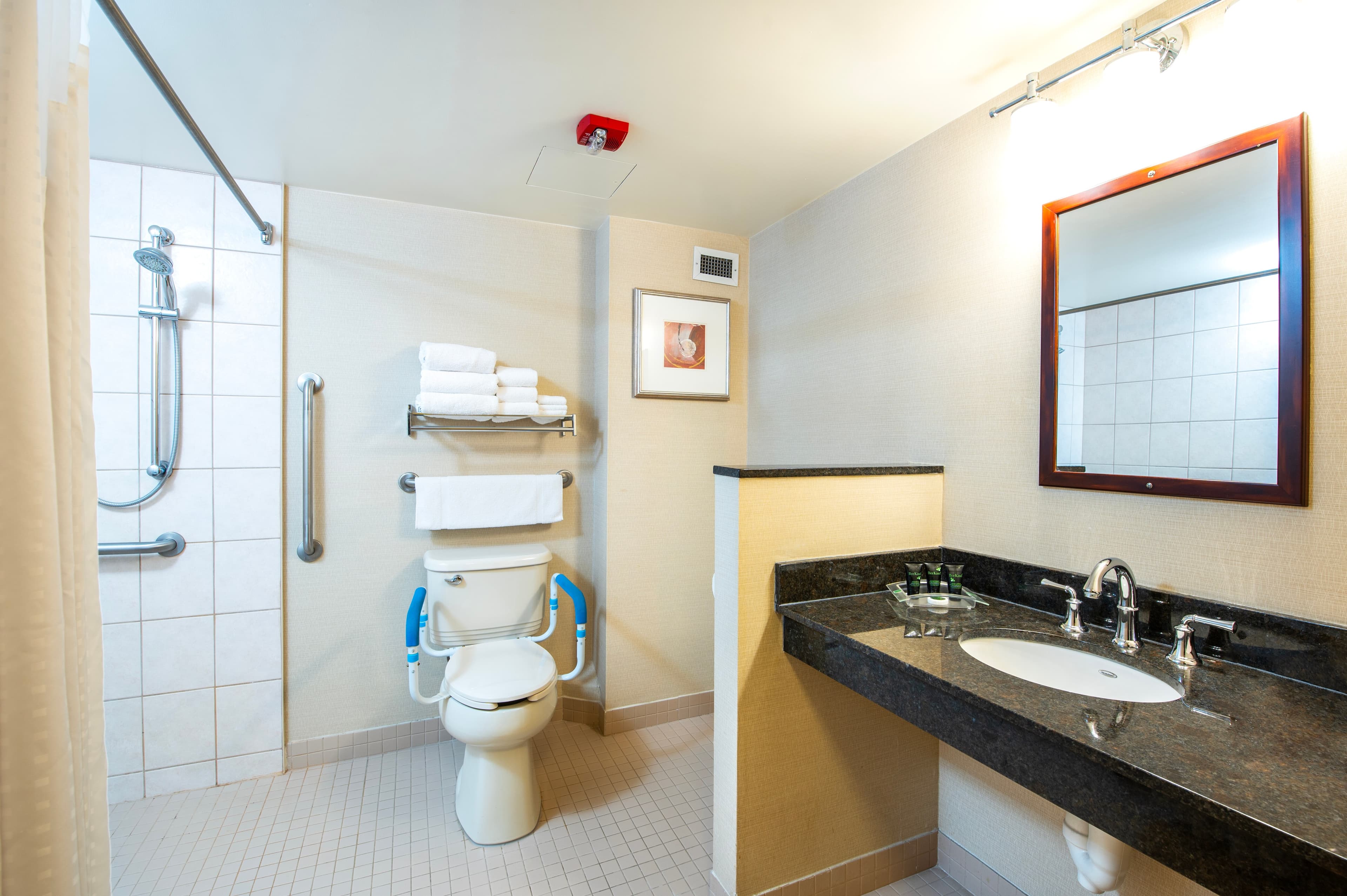 Allure Hotel & Conference Centre - Image 3