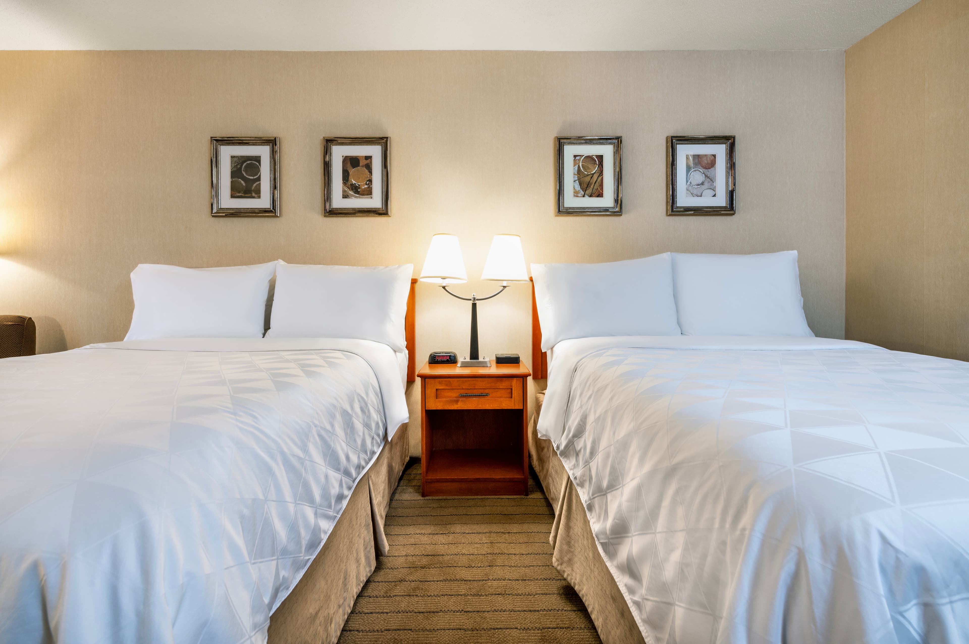 Allure Hotel & Conference Centre - Image 4