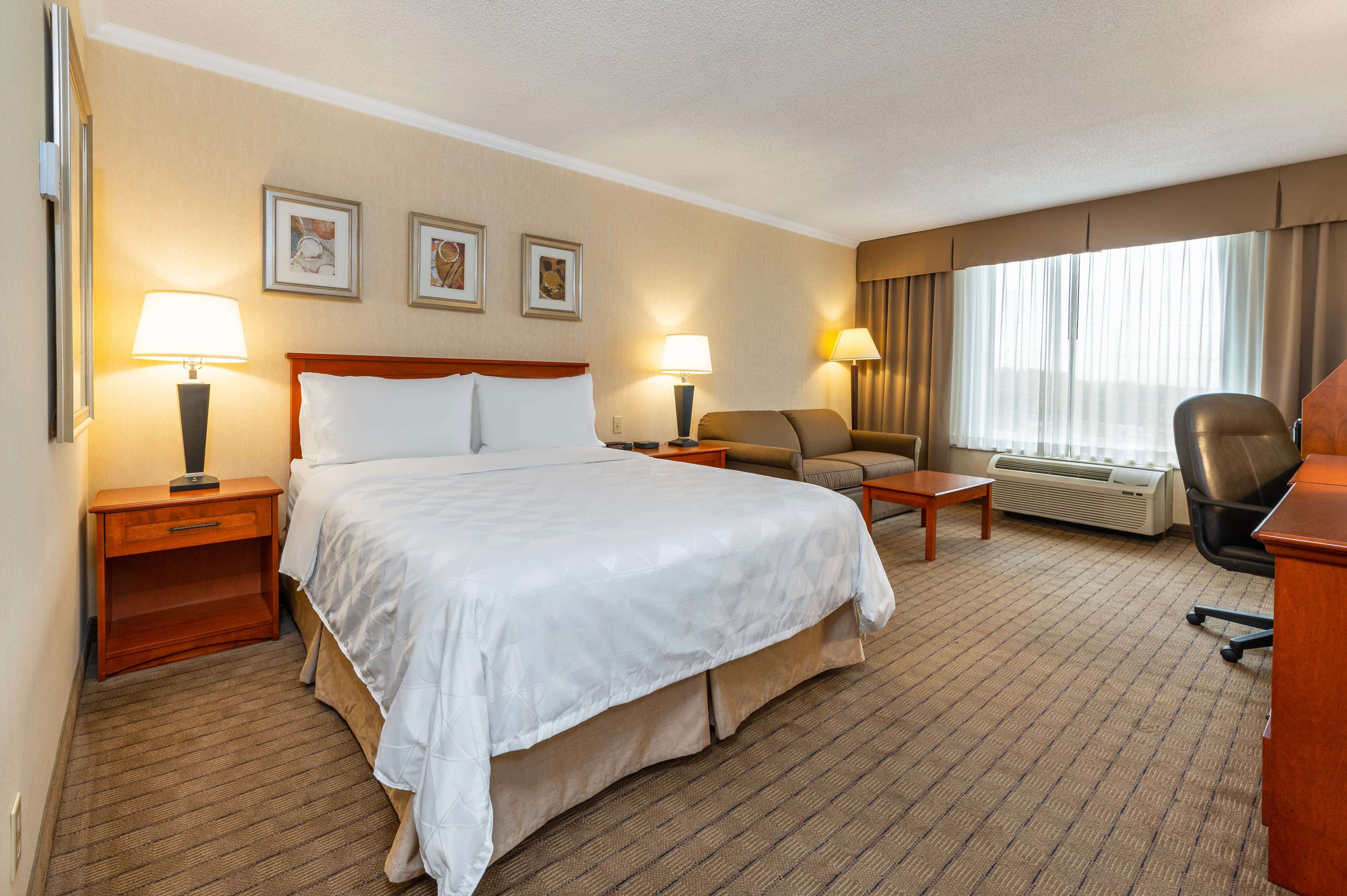 Allure Hotel & Conference Centre - Image 2