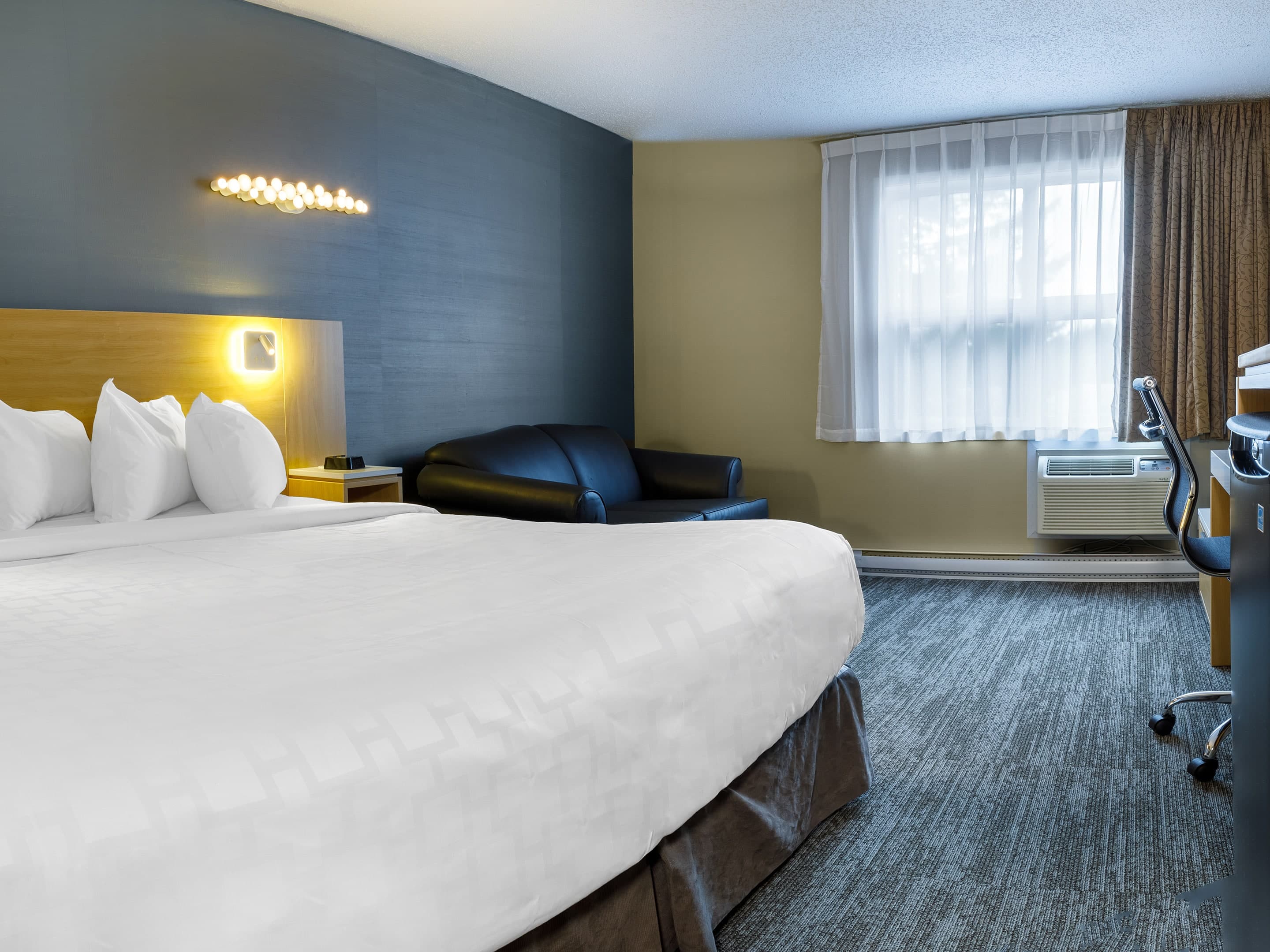 Clarion Pointe Quebec Airport — 14