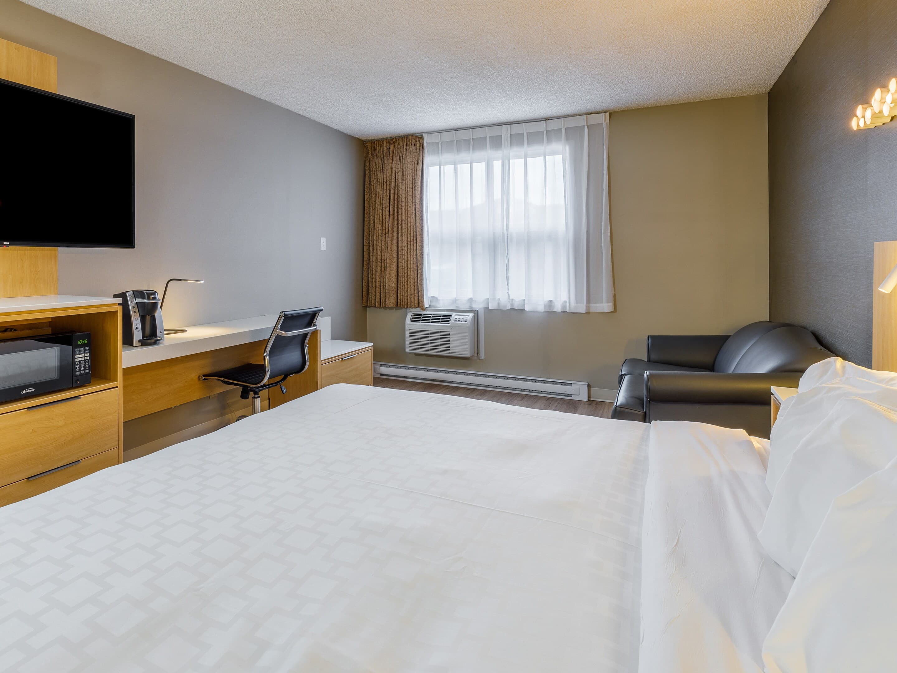Clarion Pointe Quebec Airport - Image 4