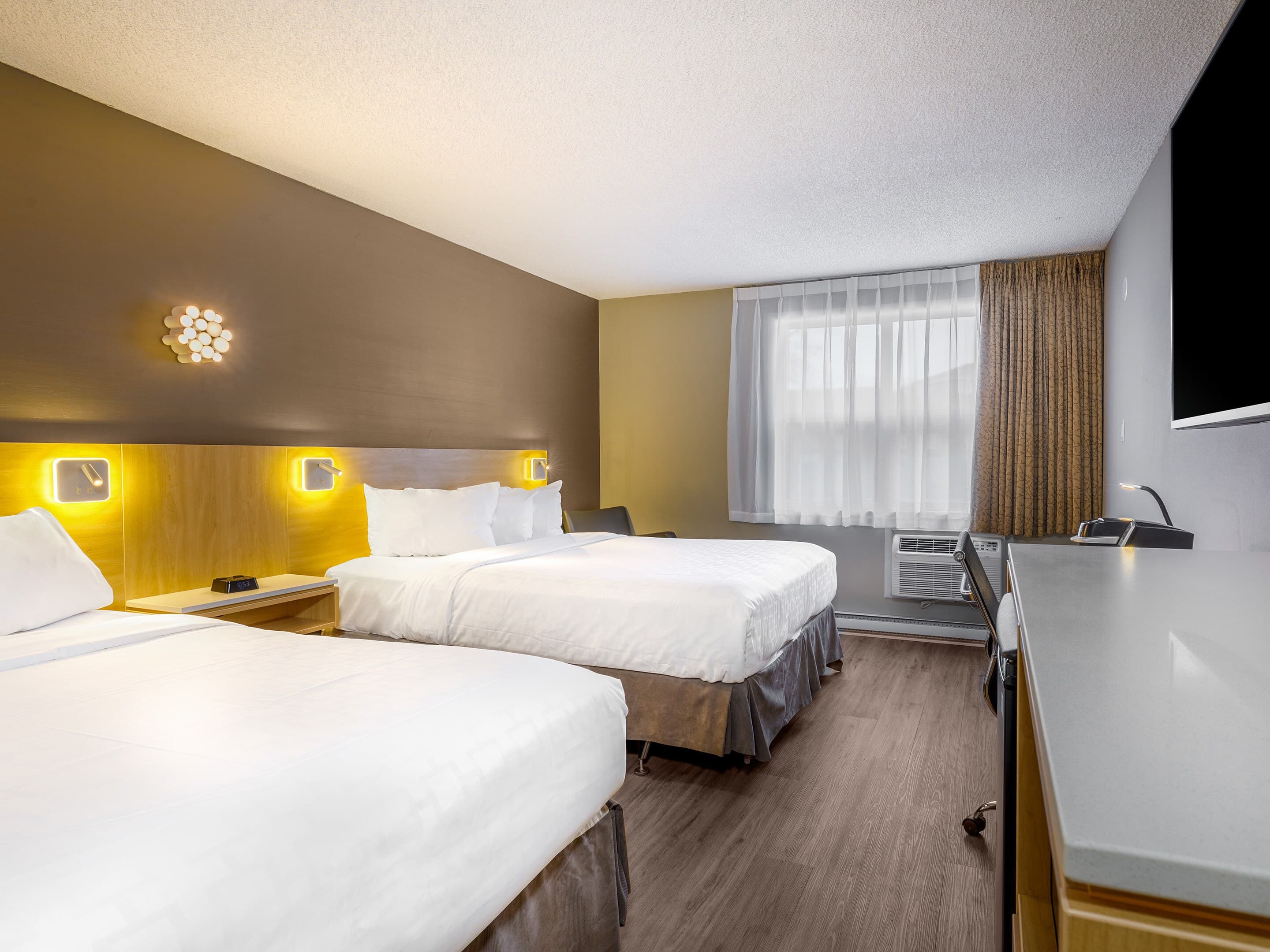 Clarion Pointe Quebec Airport — 17