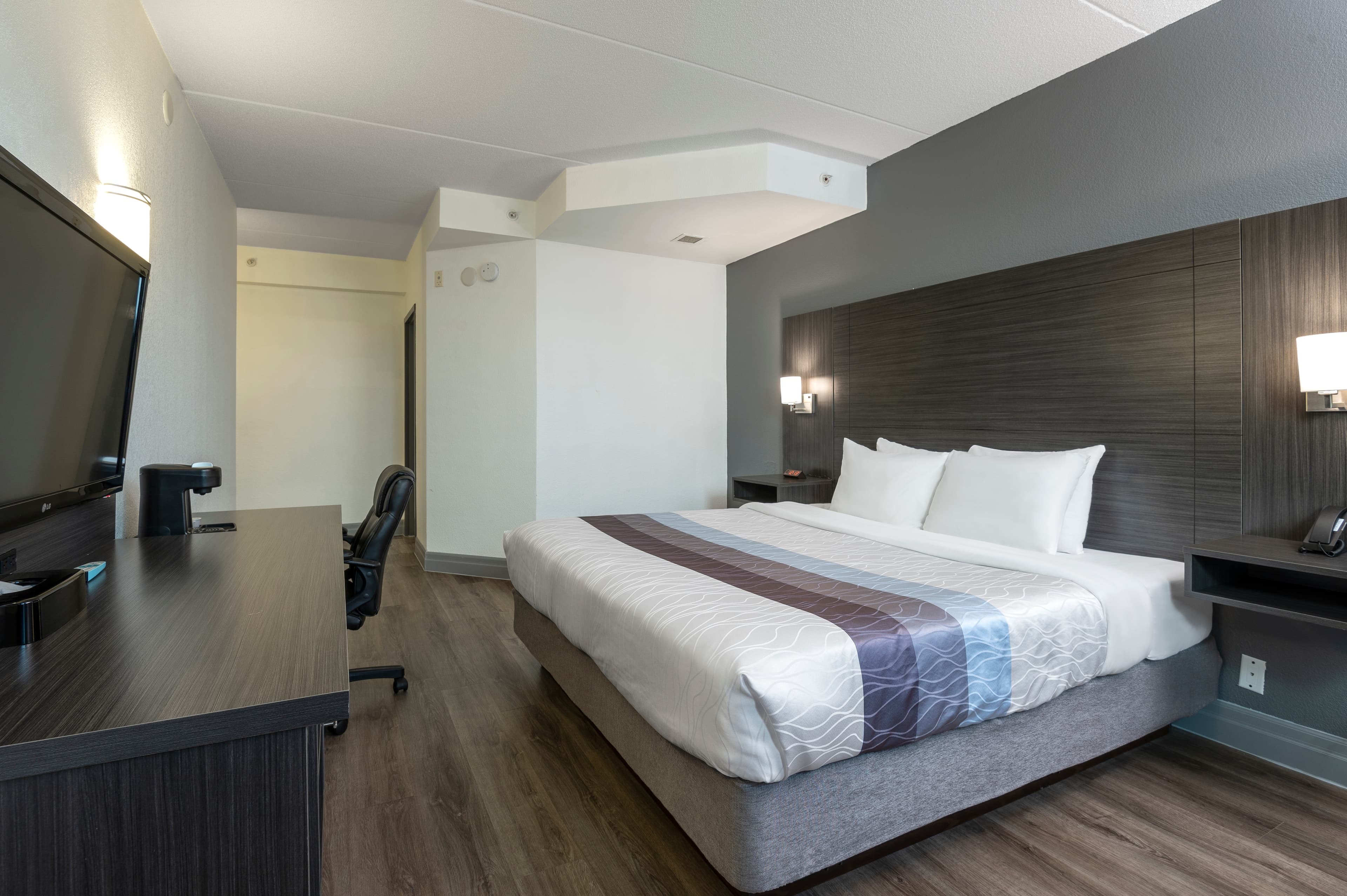 Comfort Hotel - Image 4
