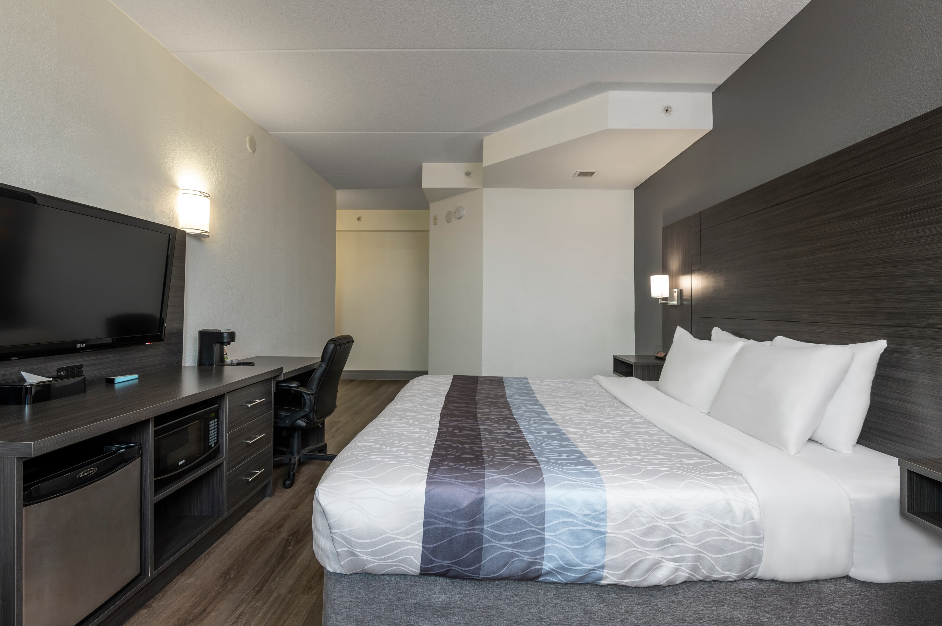 Comfort Hotel - Image 5