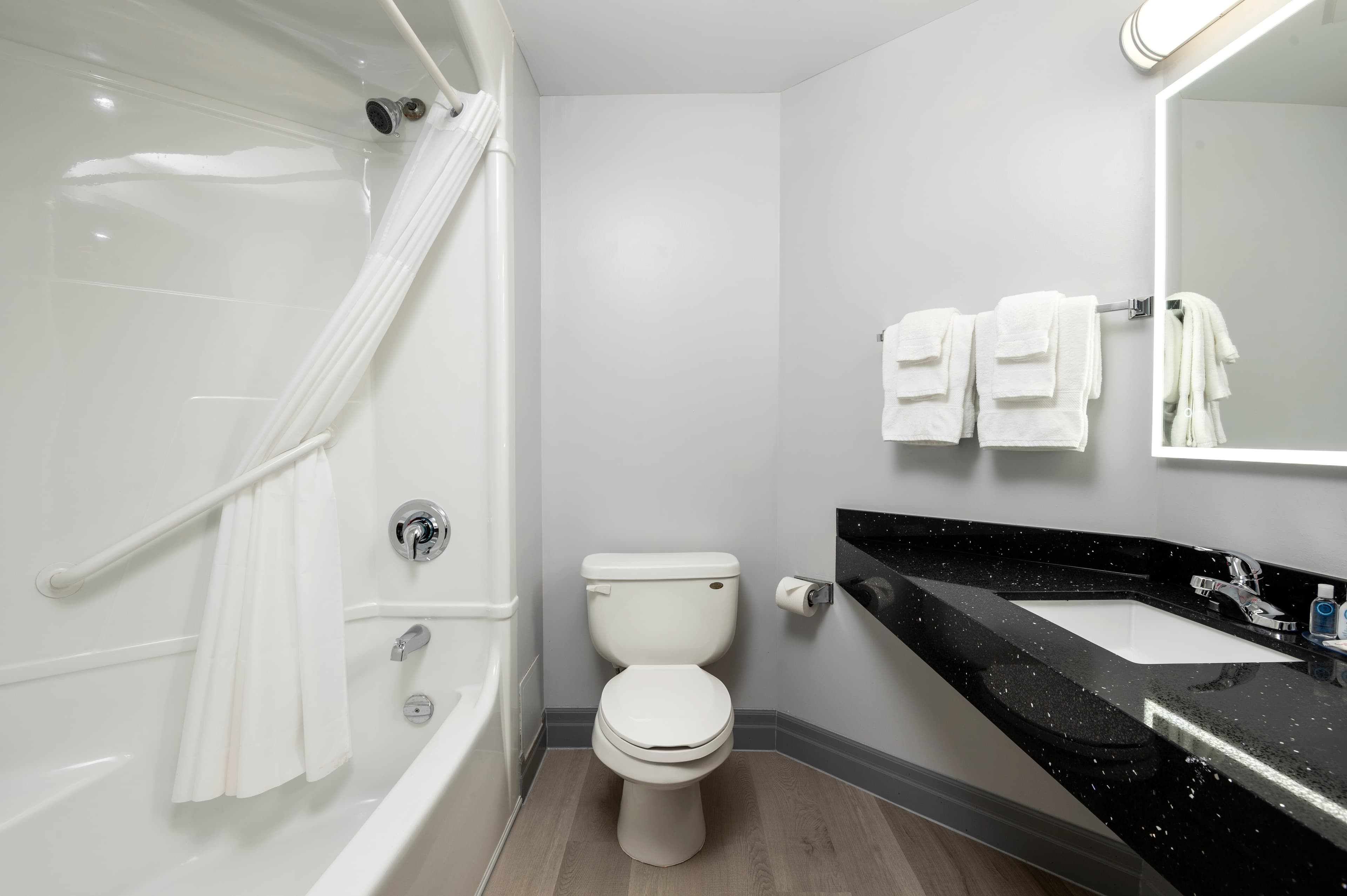 Comfort Hotel - Image 3