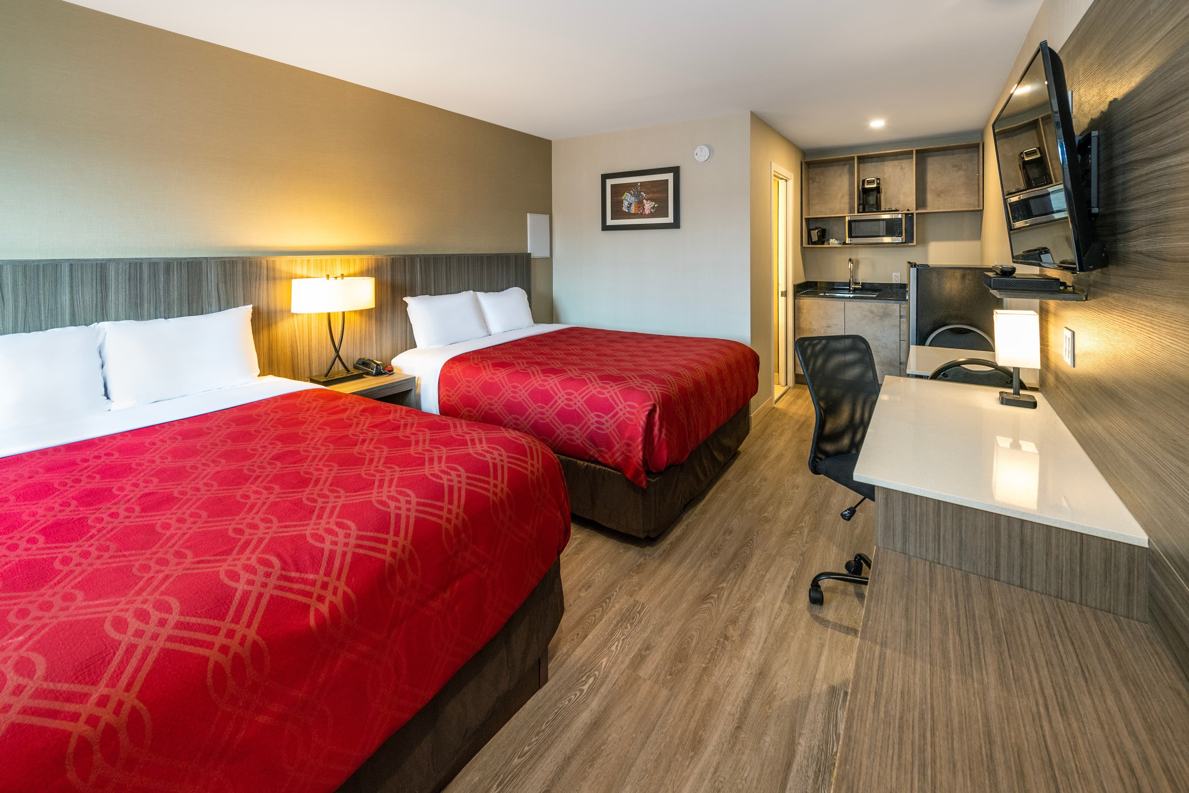 Econo Lodge Inn & Suites — 6