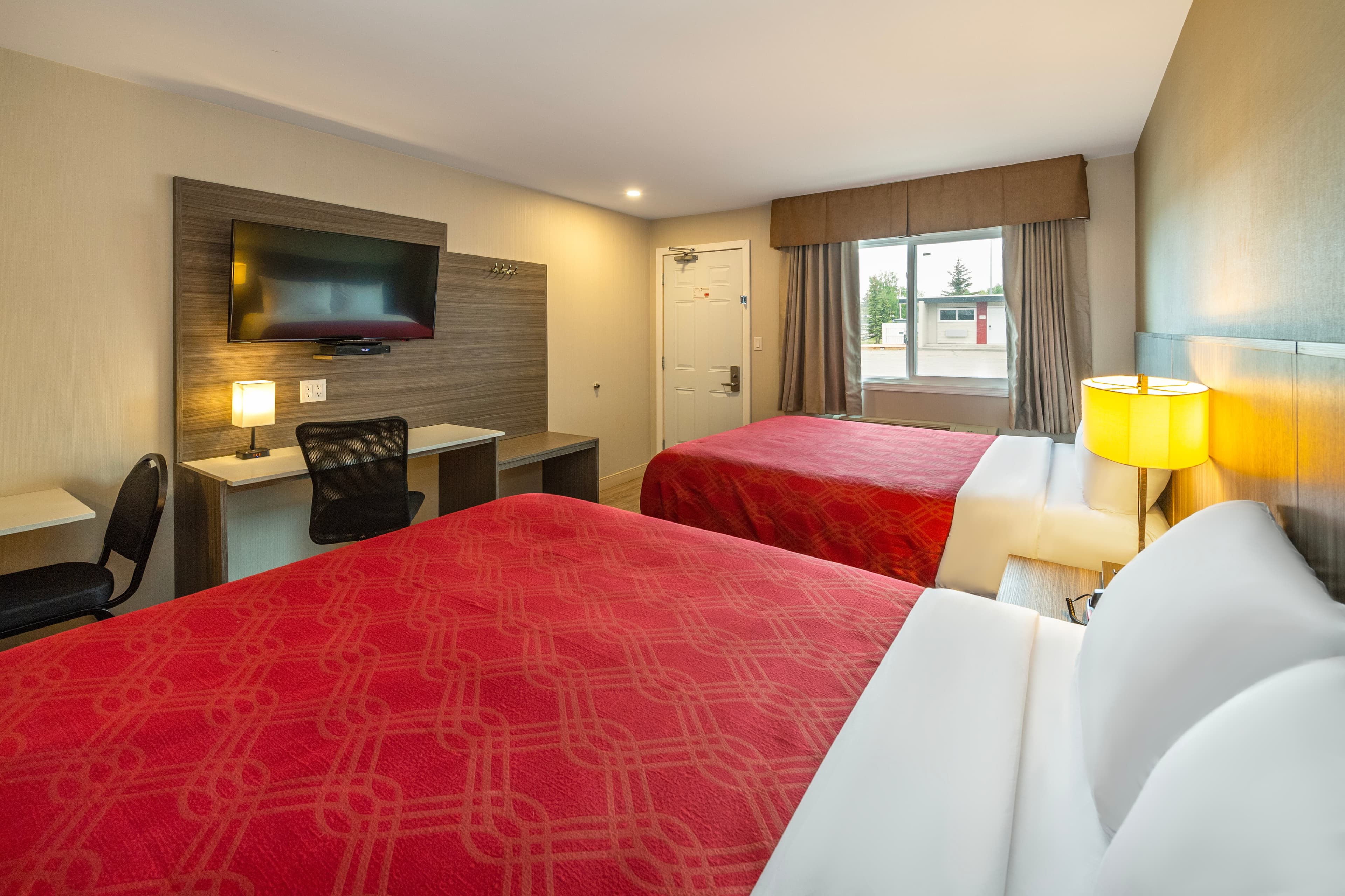 Econo Lodge Inn & Suites — 7