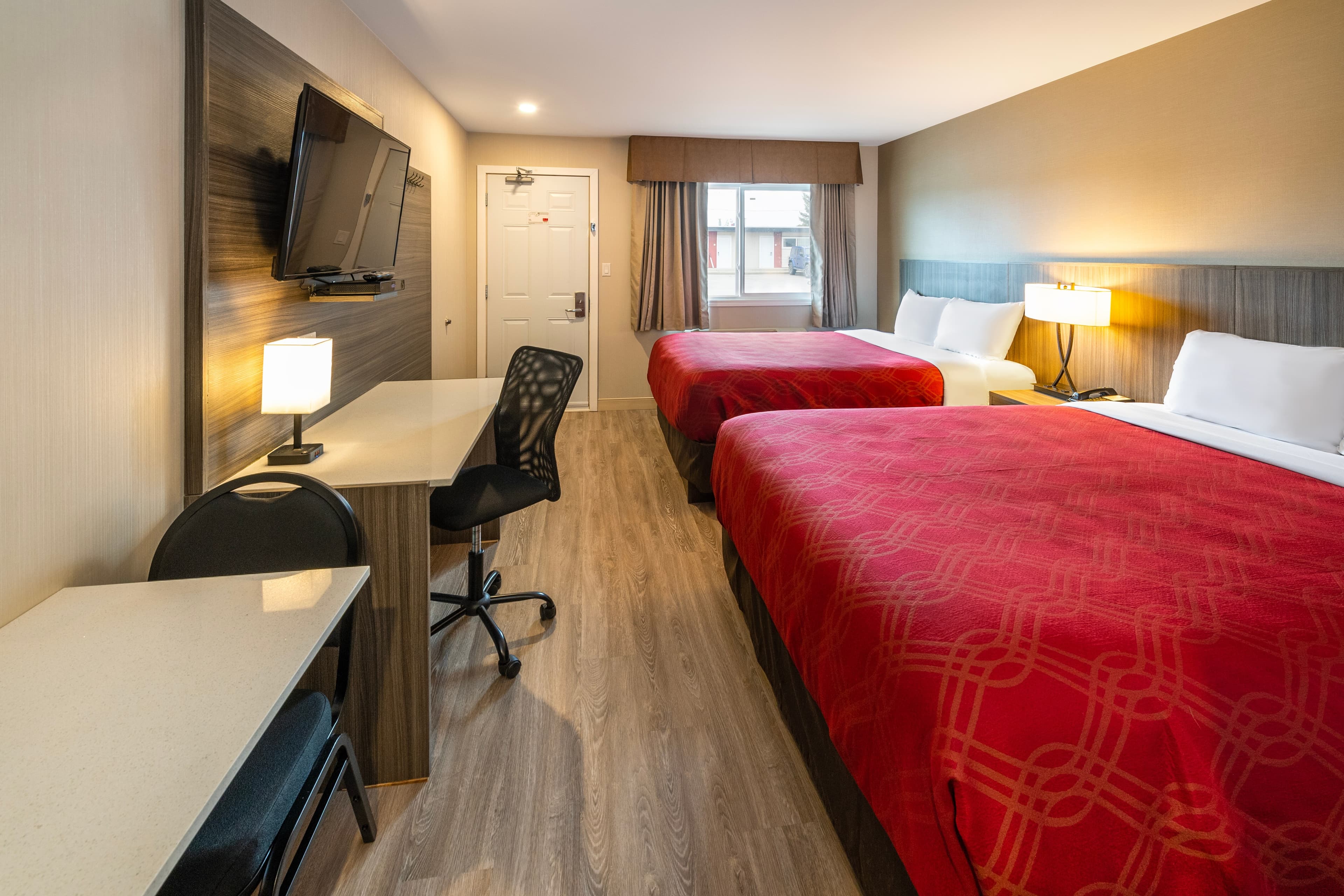Econo Lodge Inn & Suites — 8