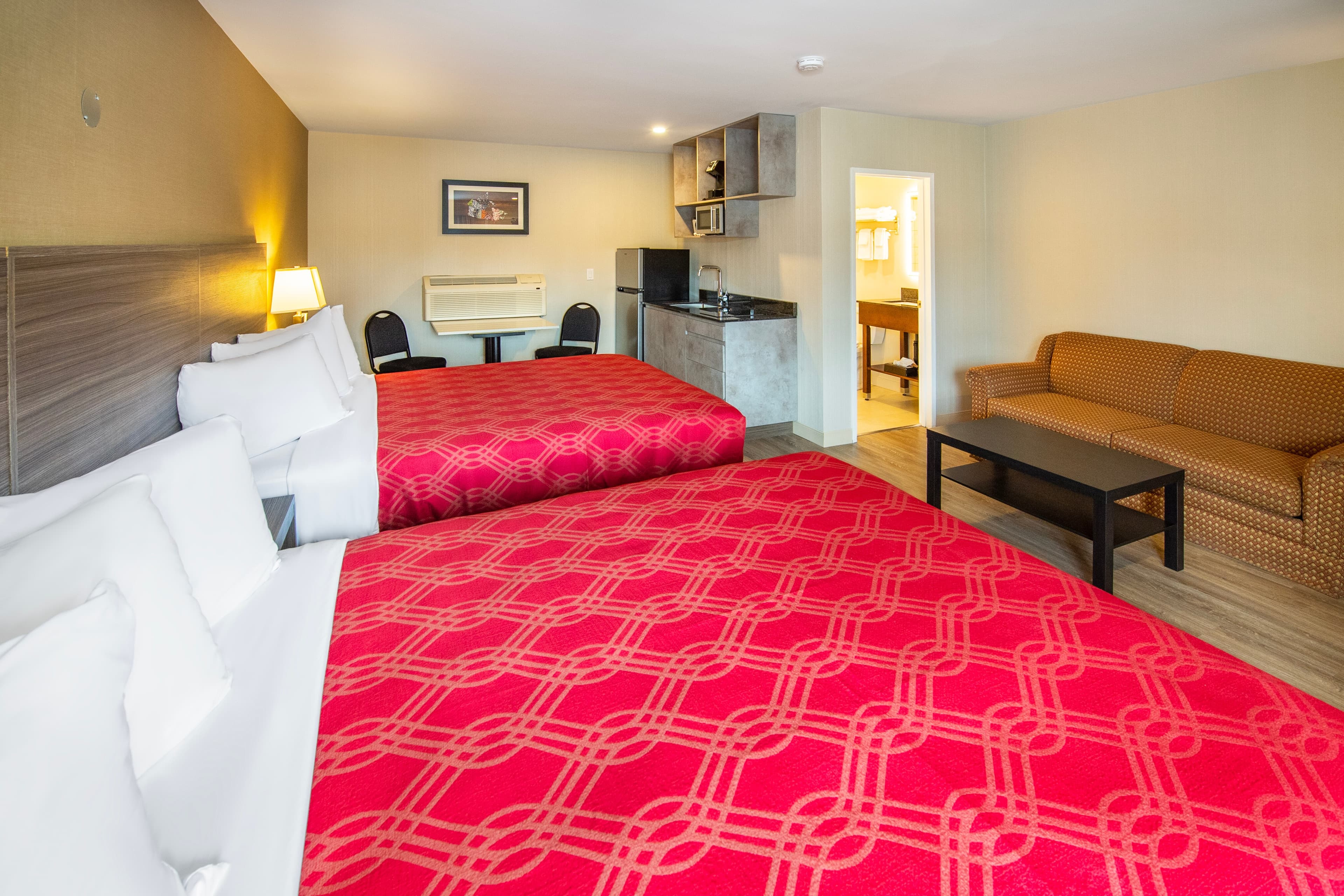Econo Lodge Inn & Suites — 11