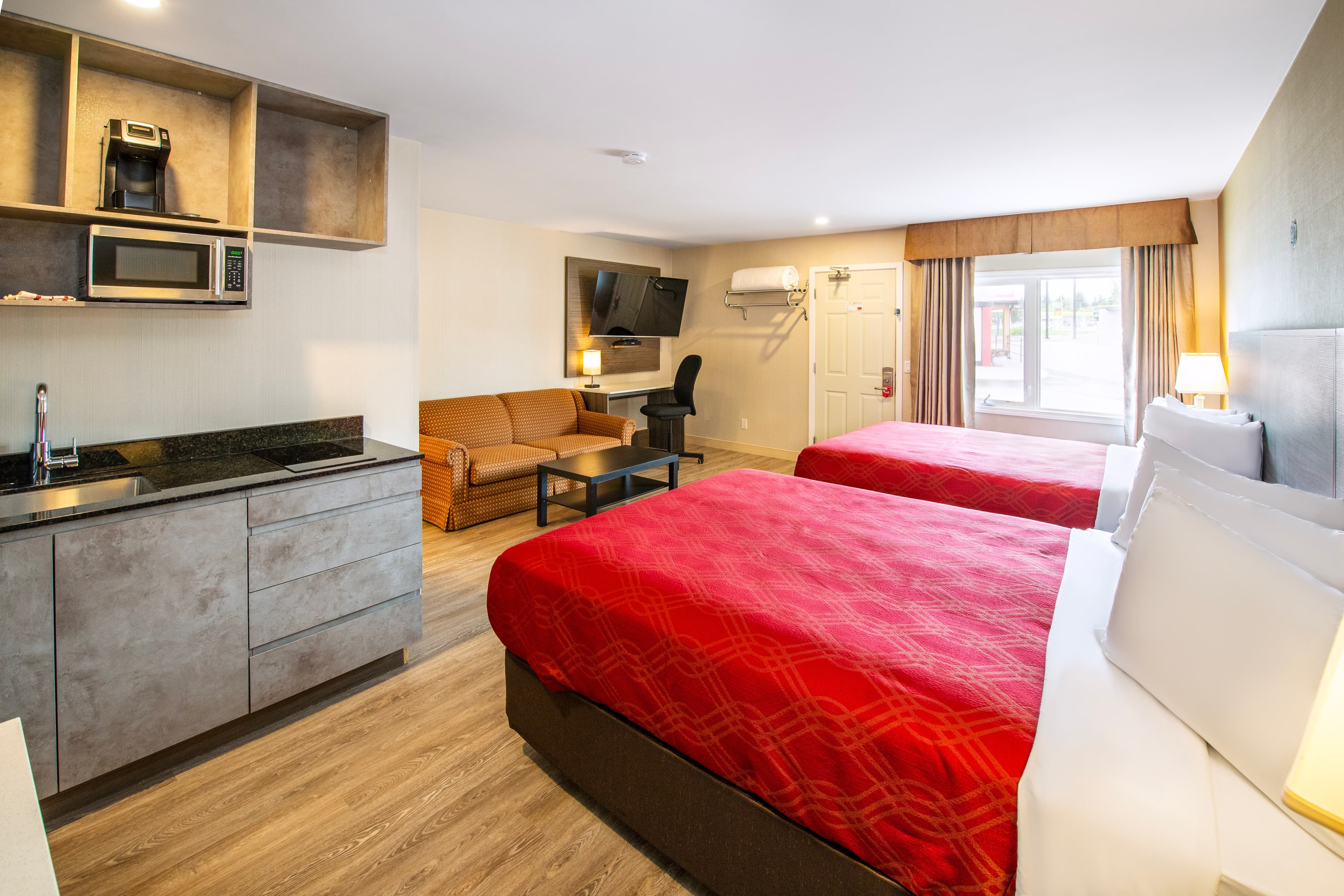 Econo Lodge Inn & Suites — 12