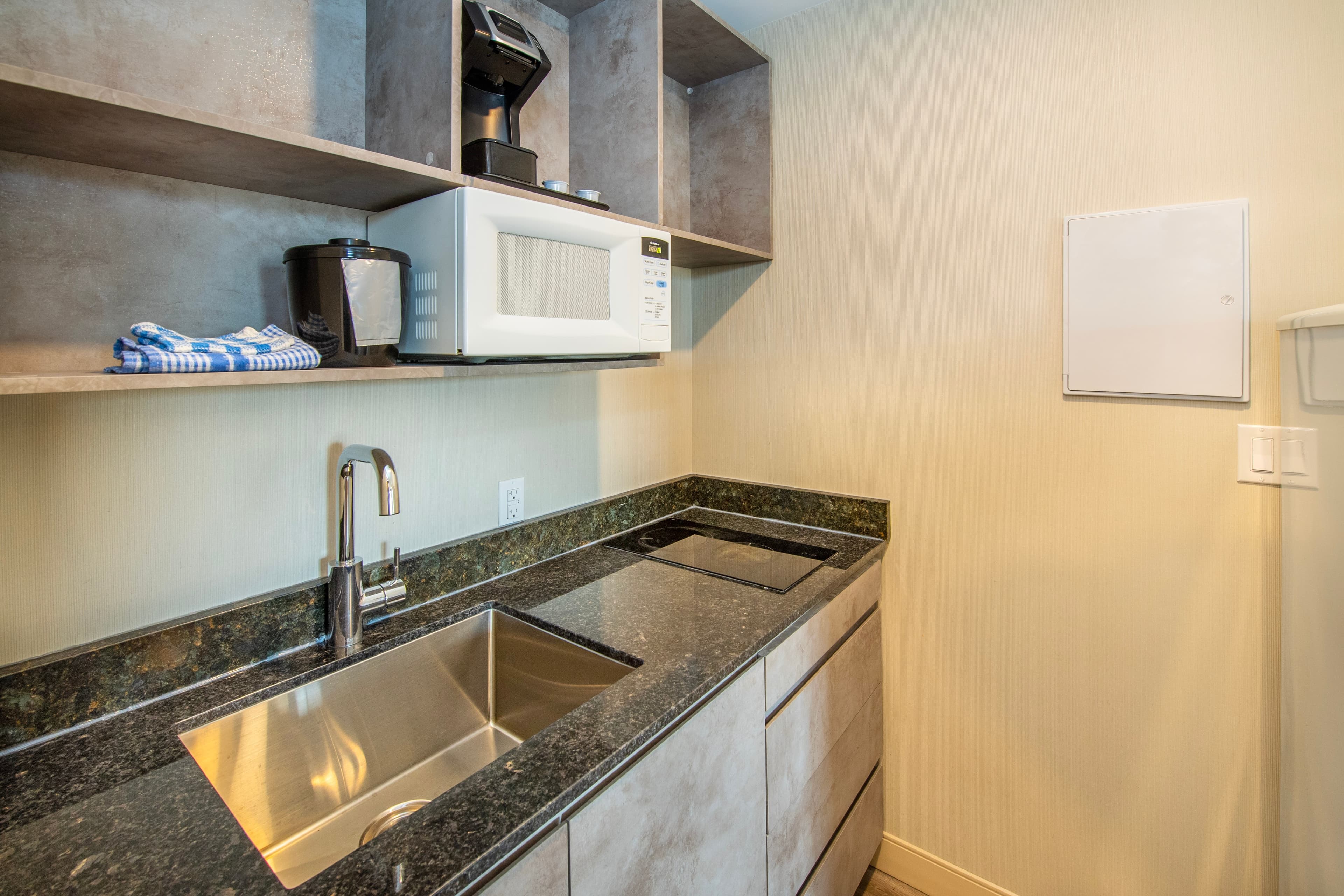 Econo Lodge Inn & Suites — 18