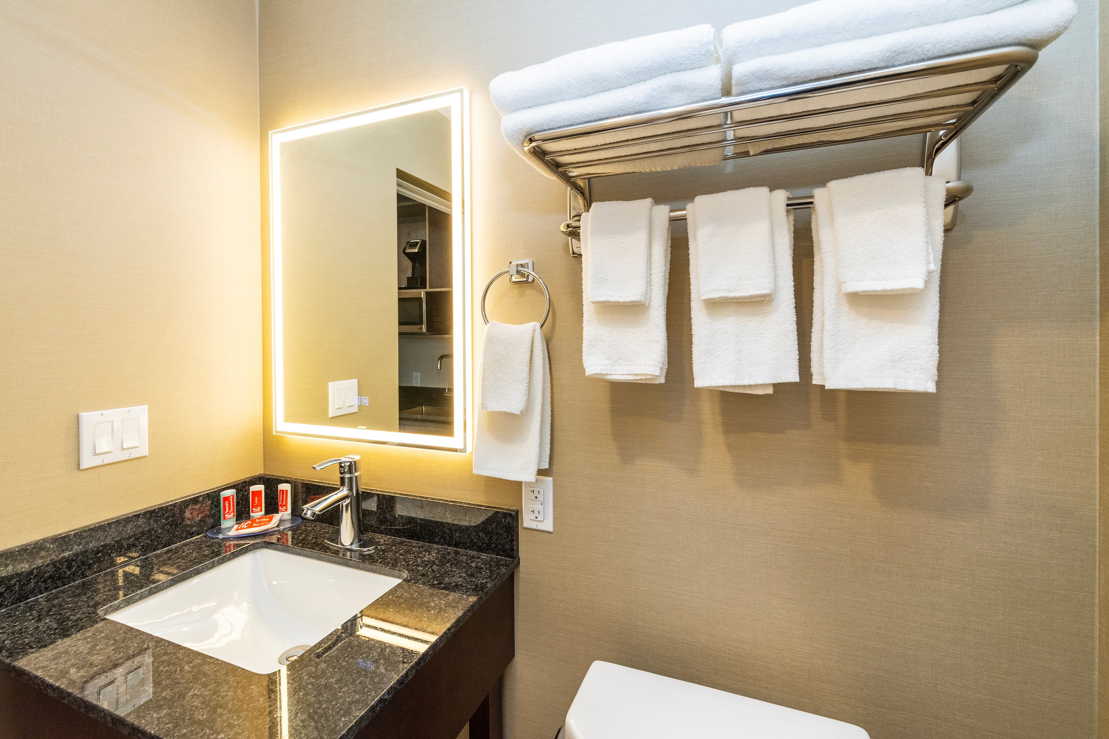 Econo Lodge Inn & Suites — 10