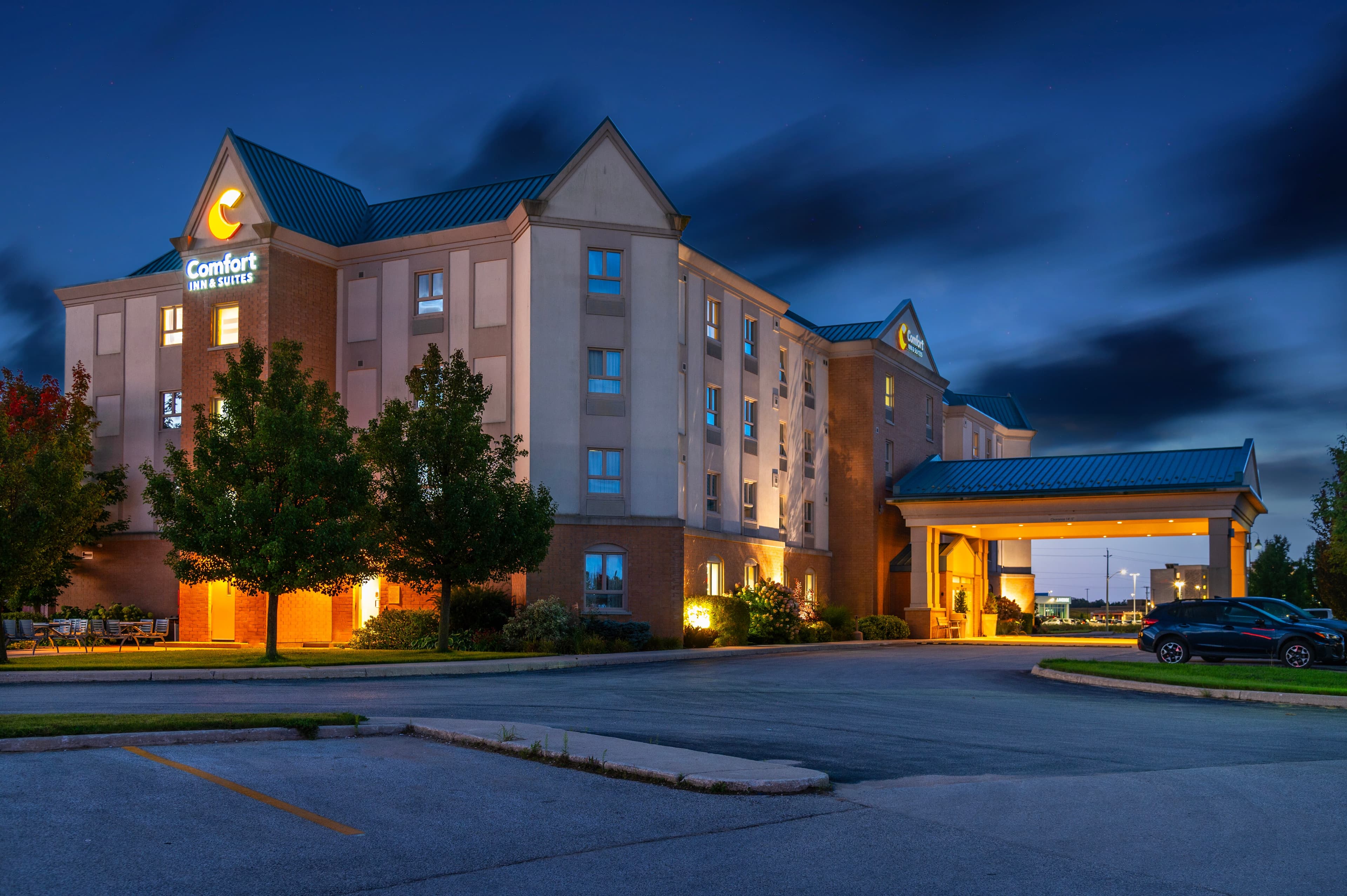 Comfort Inn & Suites - Image 1