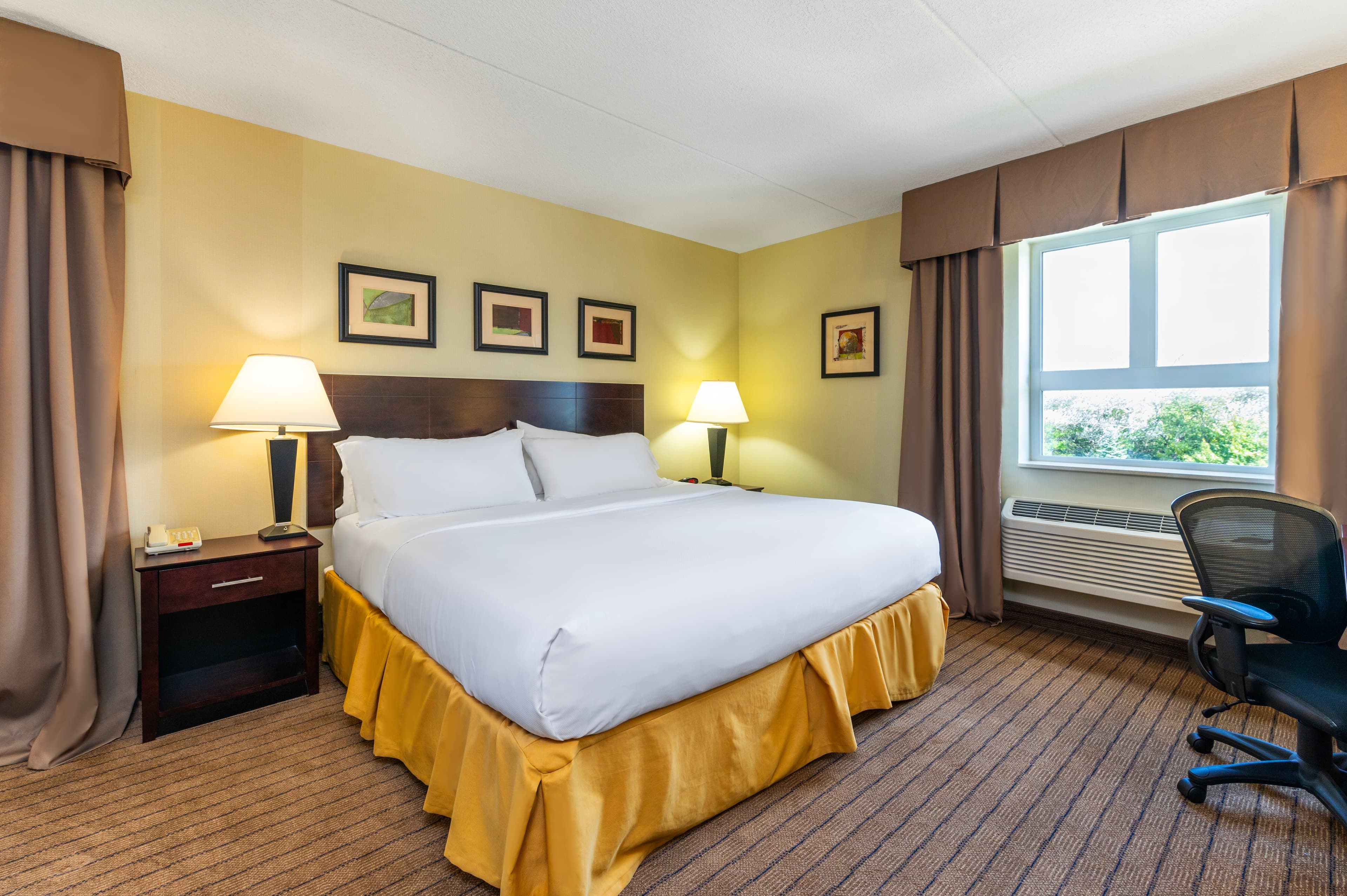 Comfort Inn & Suites - Image 3