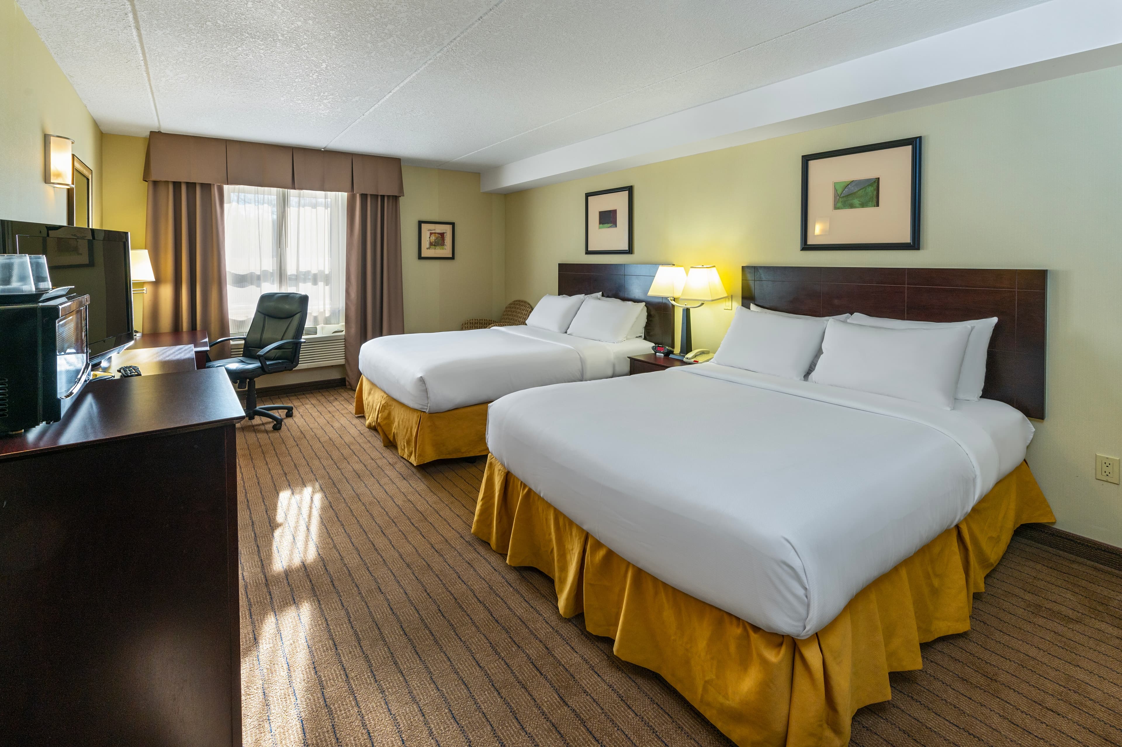 Comfort Inn & Suites - Image 5