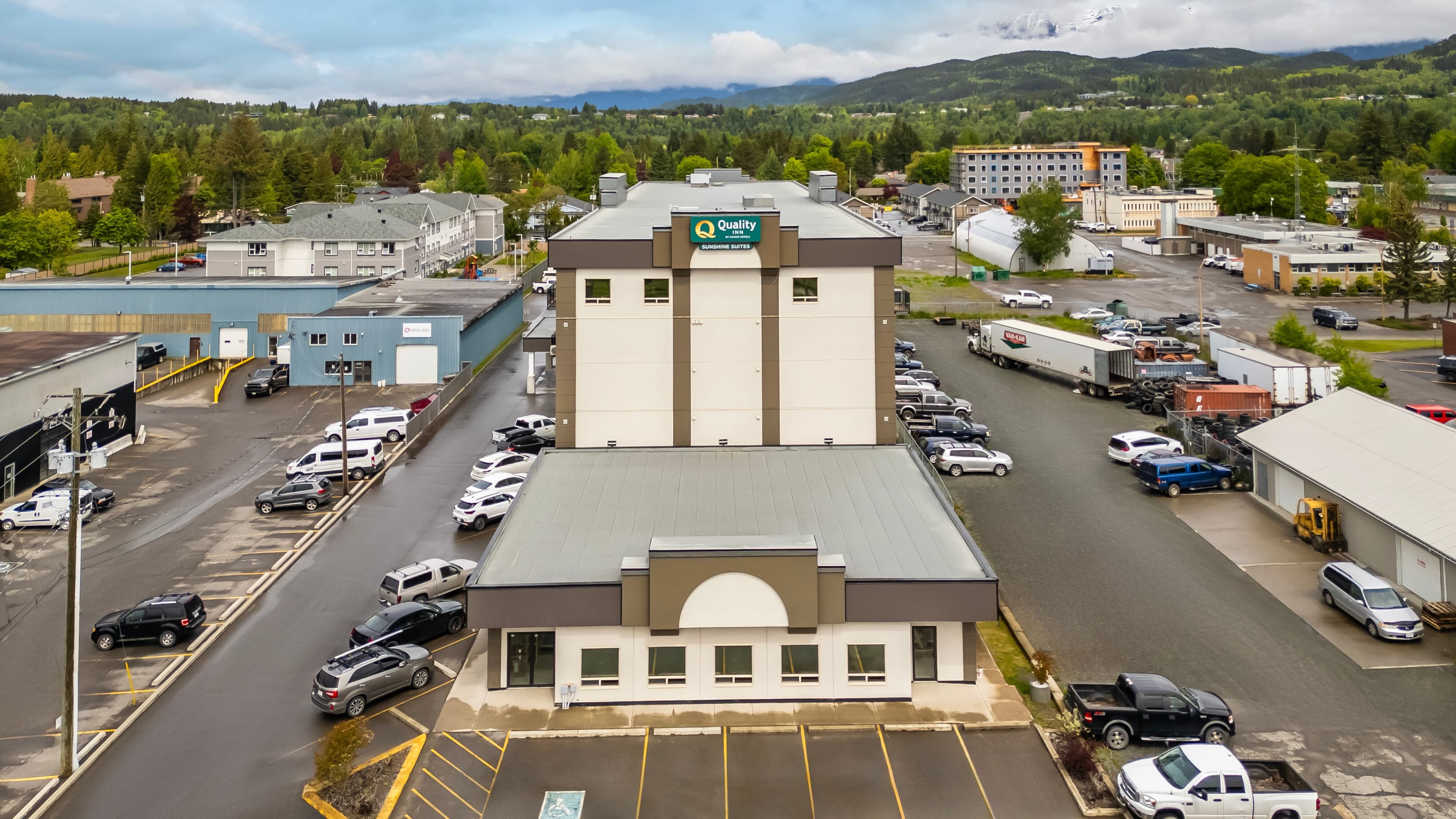 Quality Inn Sunshine Suites - Image 1