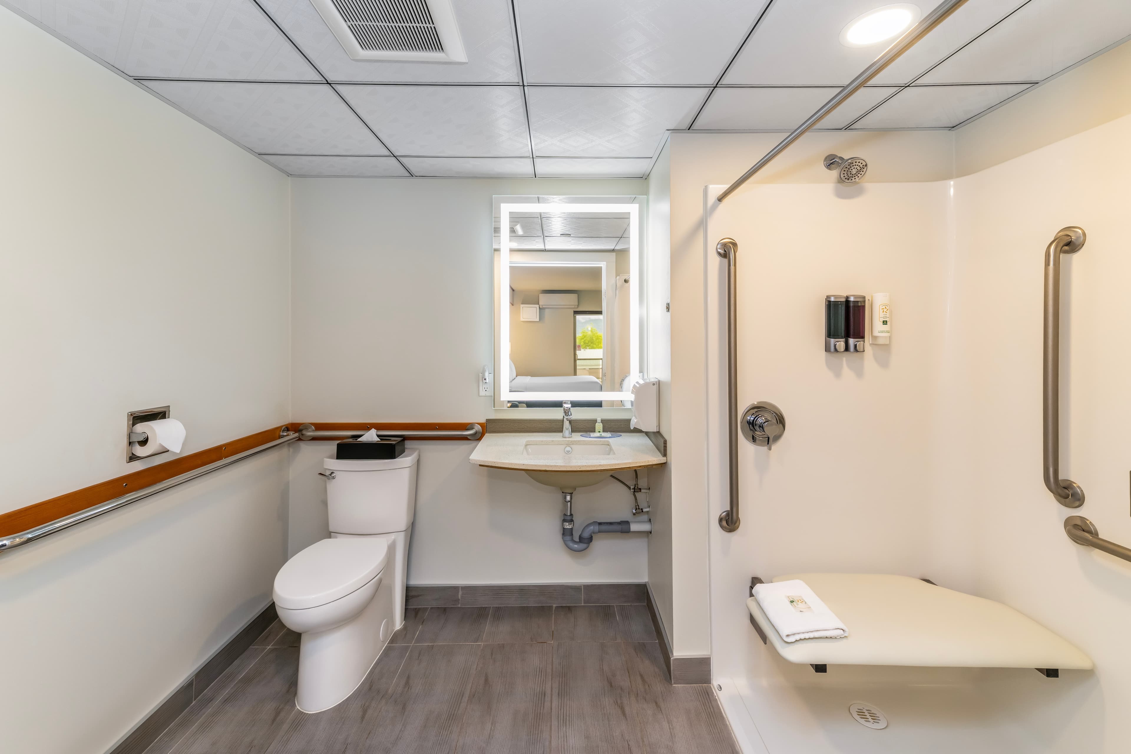 Quality Inn Sunshine Suites — 11