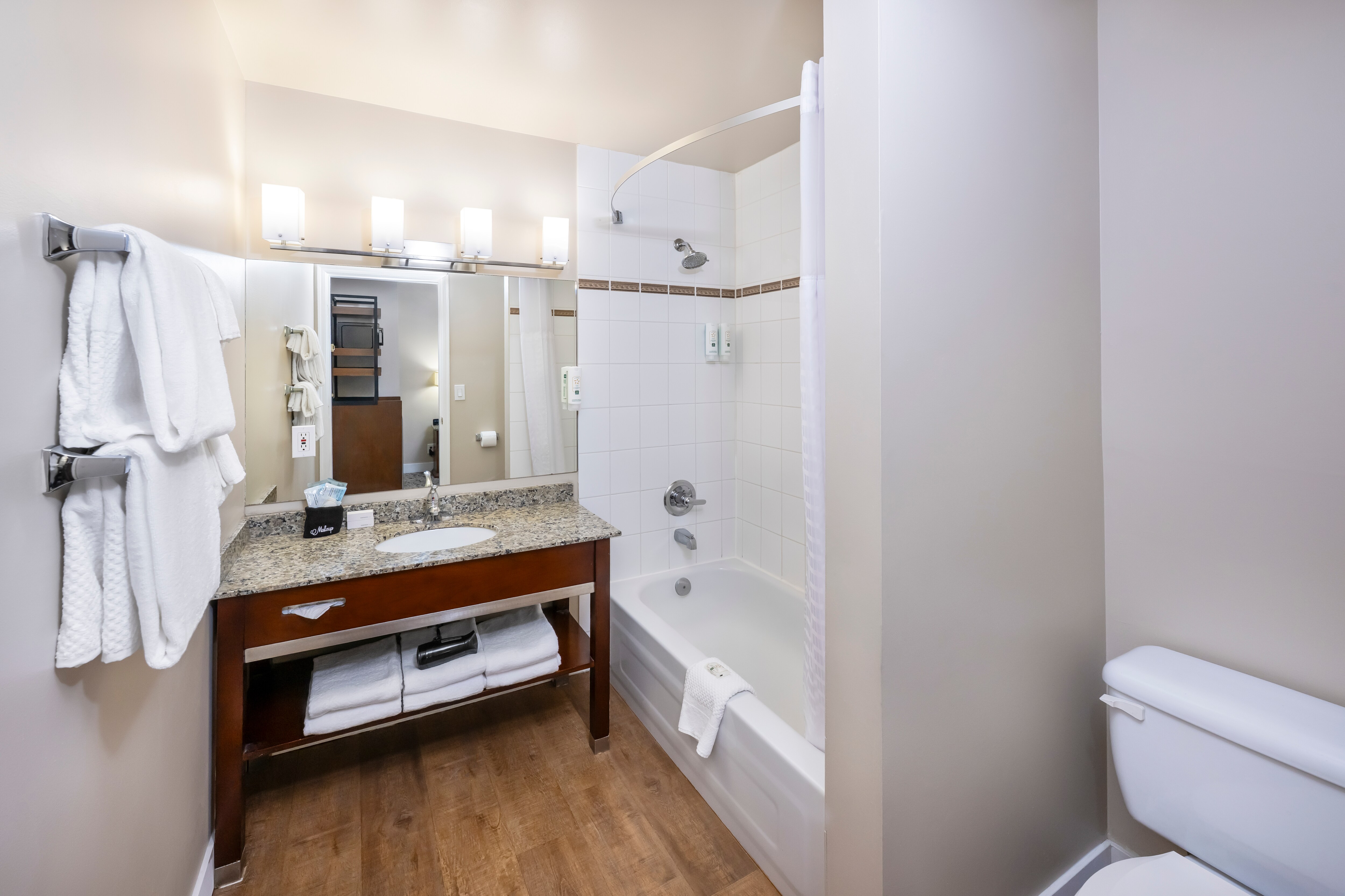 Quality Inn & Suites - Image 5