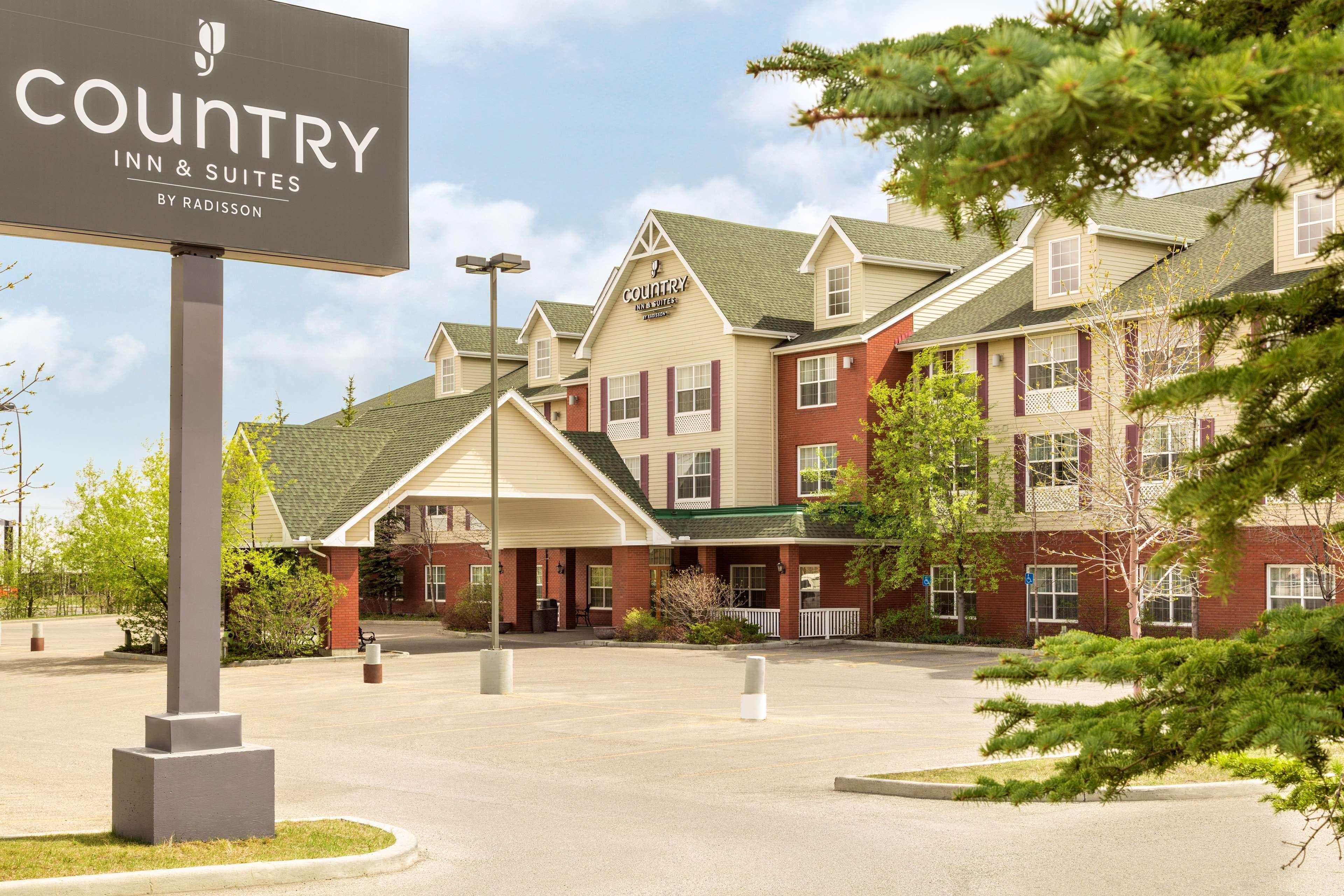Country Inn & Suites by Radisson, Calgary-Northeast - Image 1