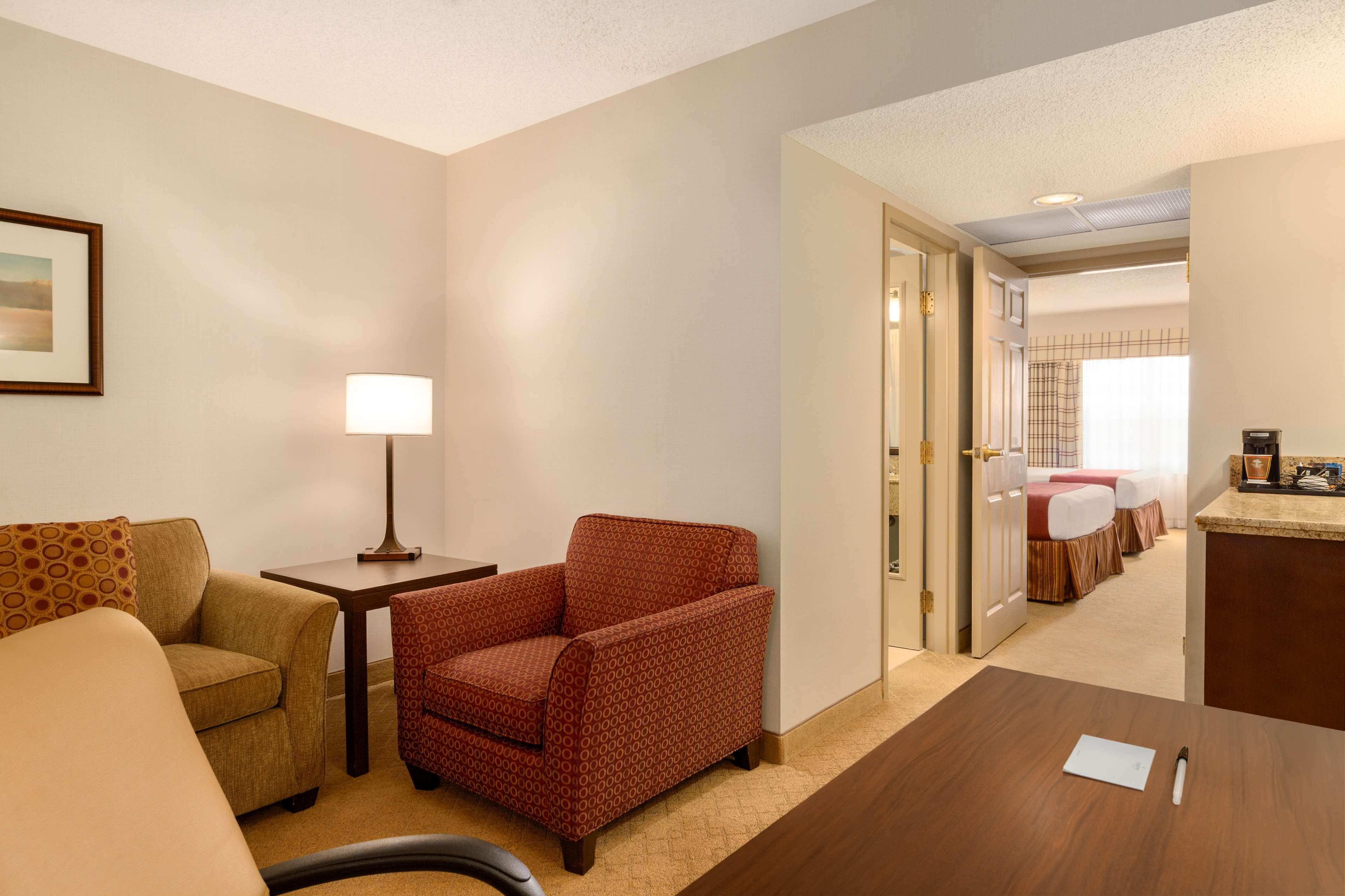 Country Inn & Suites by Radisson, Calgary-Northeast — 6