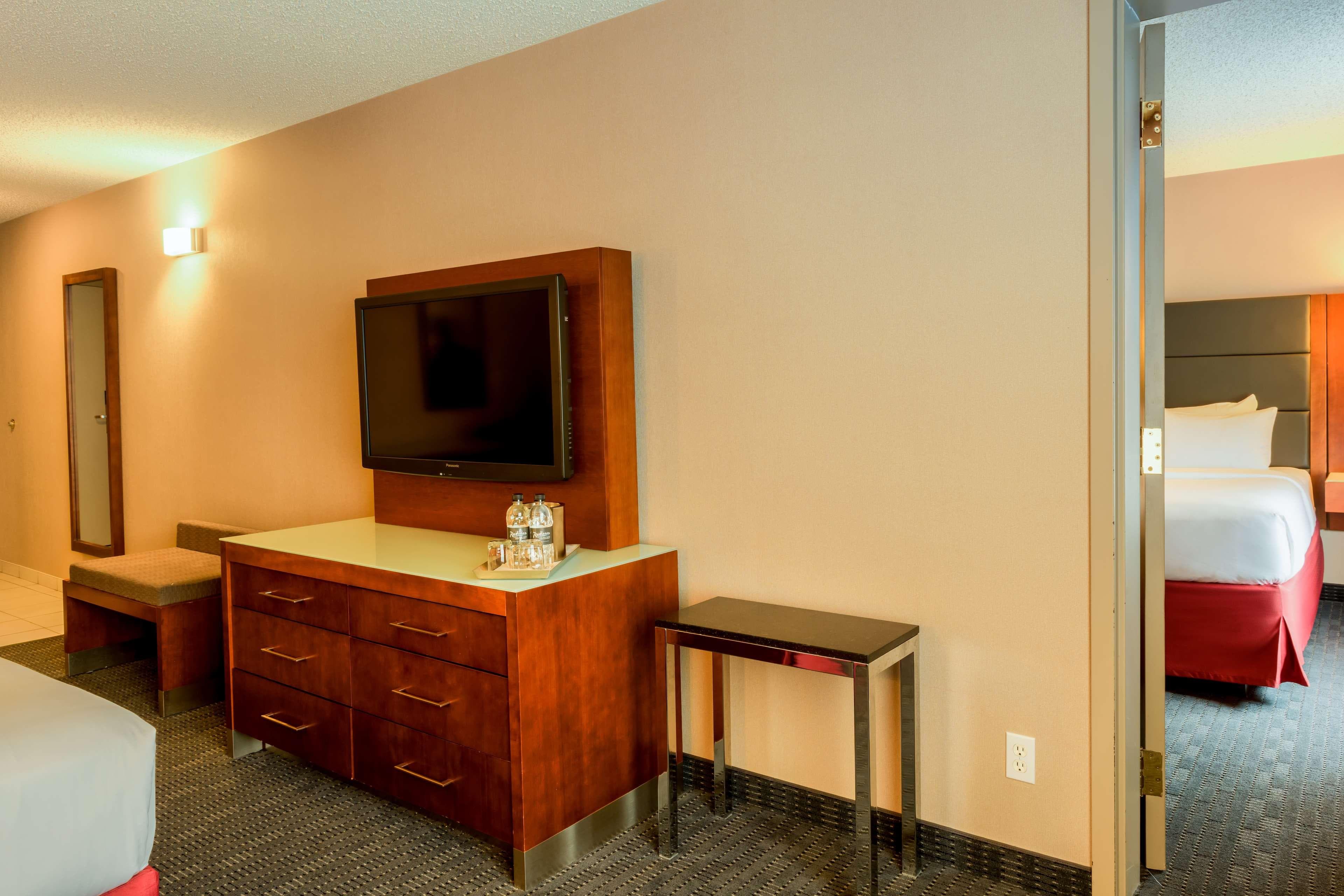 Radisson Hotel & Suites Fort McMurray — 7