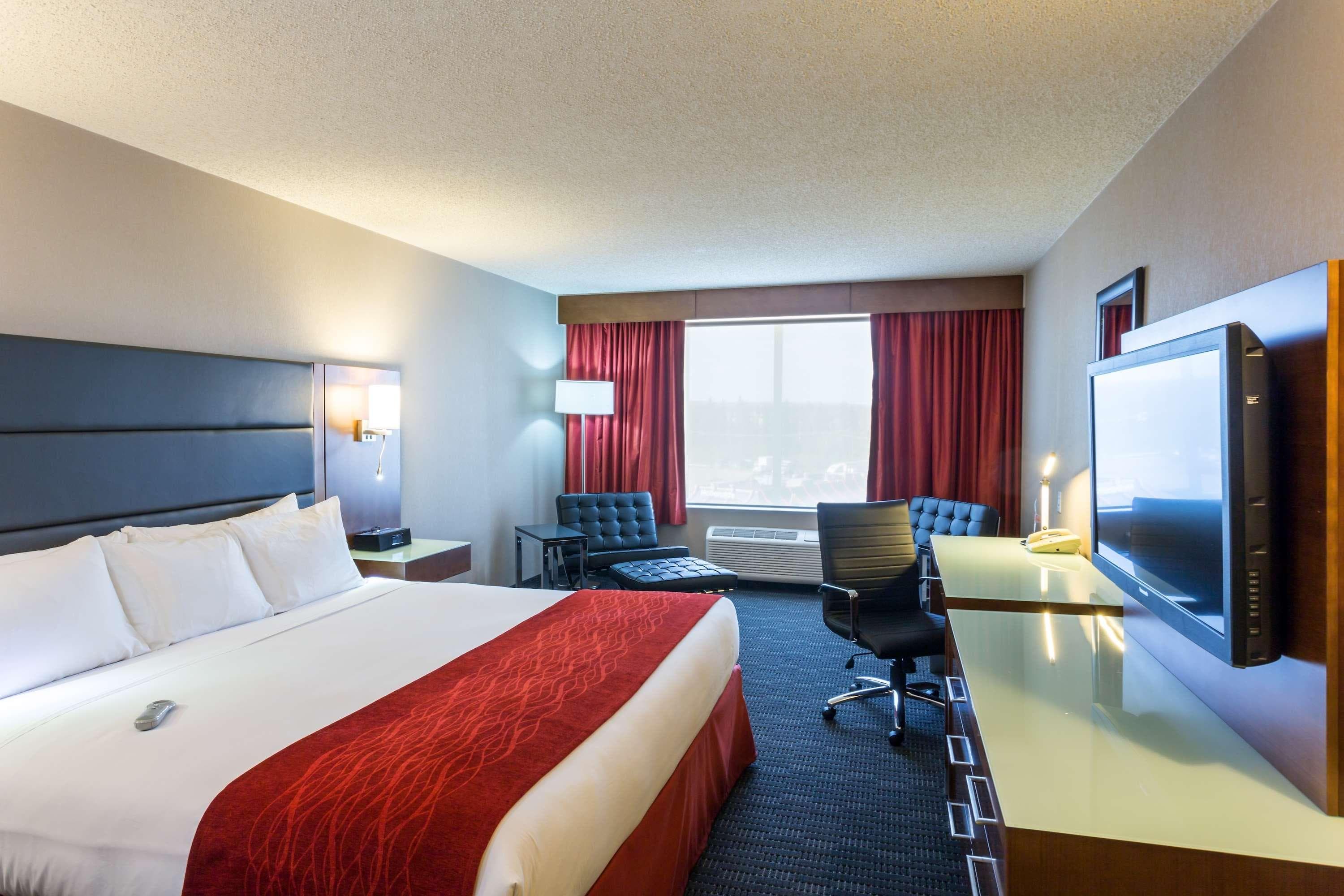Radisson Hotel & Suites Fort McMurray - Image 4
