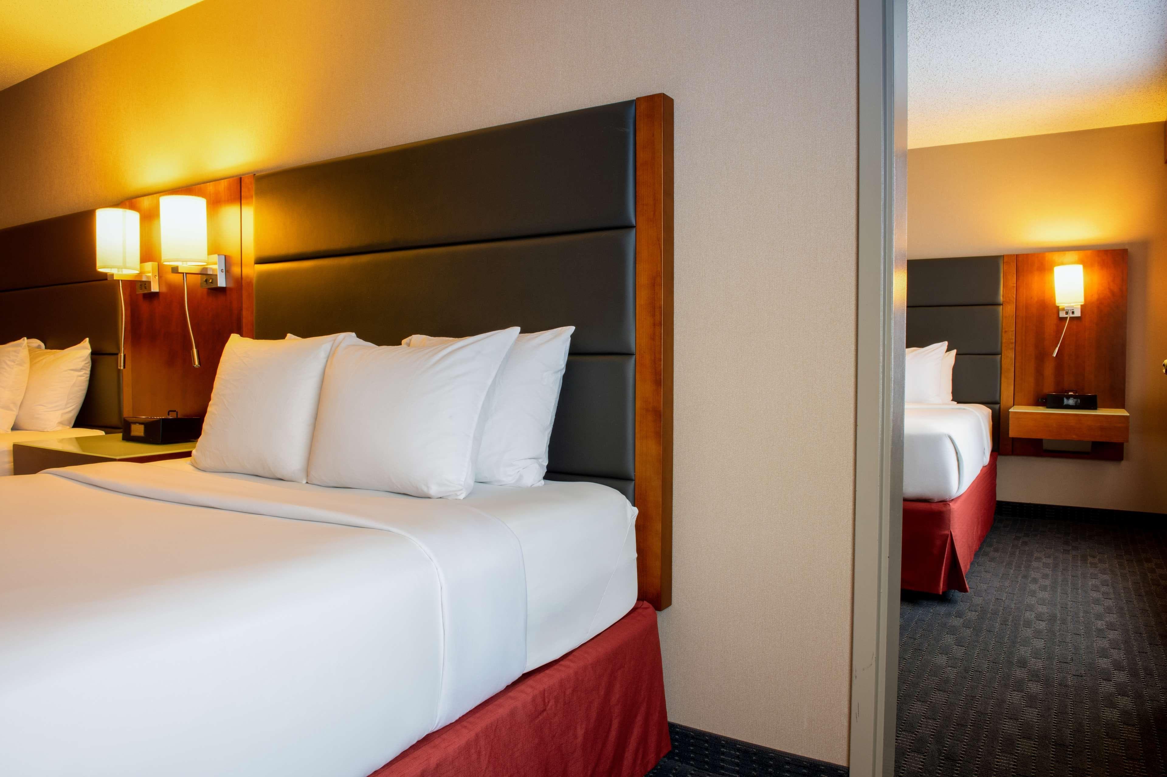 Radisson Hotel & Suites Fort McMurray — 17