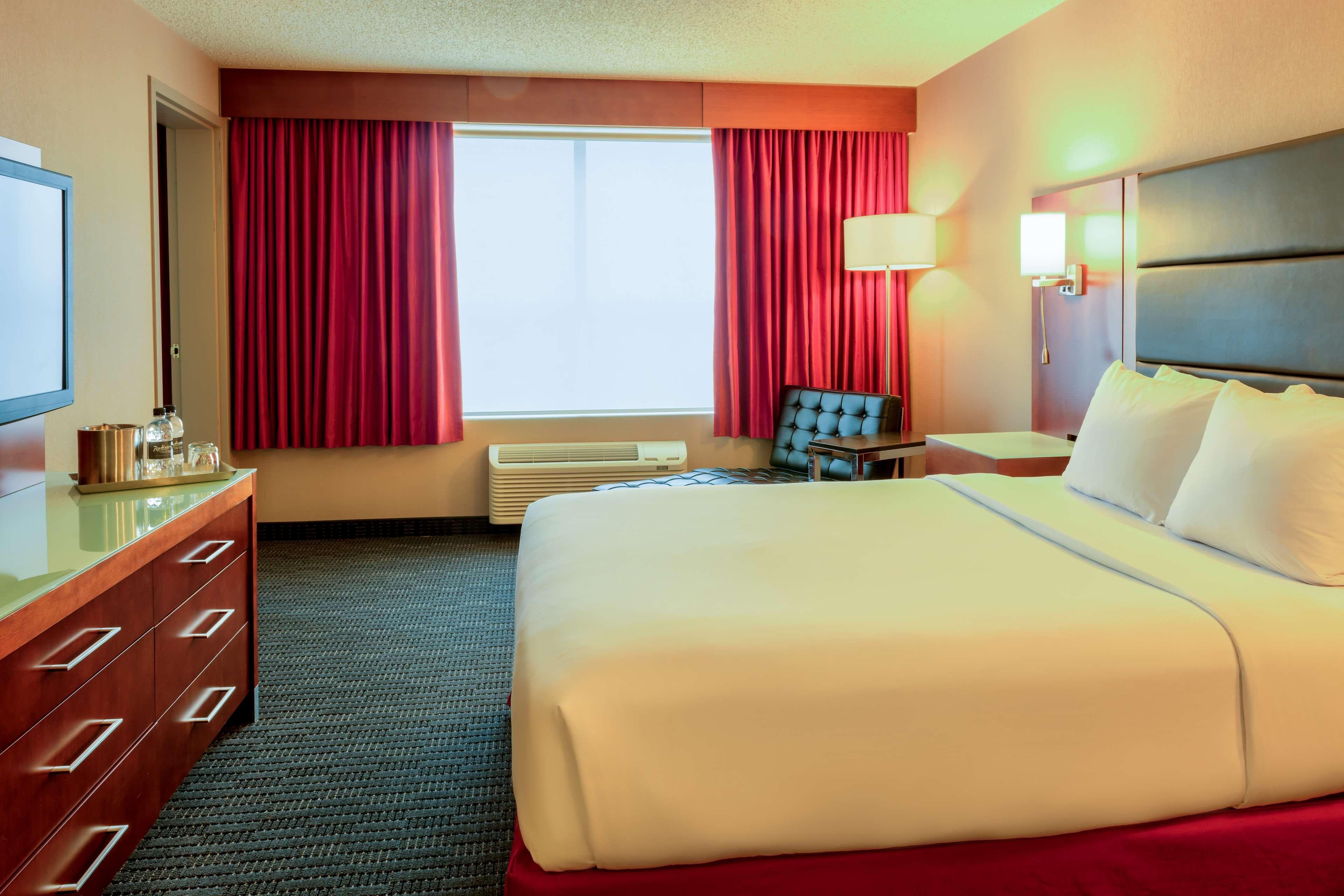 Radisson Hotel & Suites Fort McMurray — 6