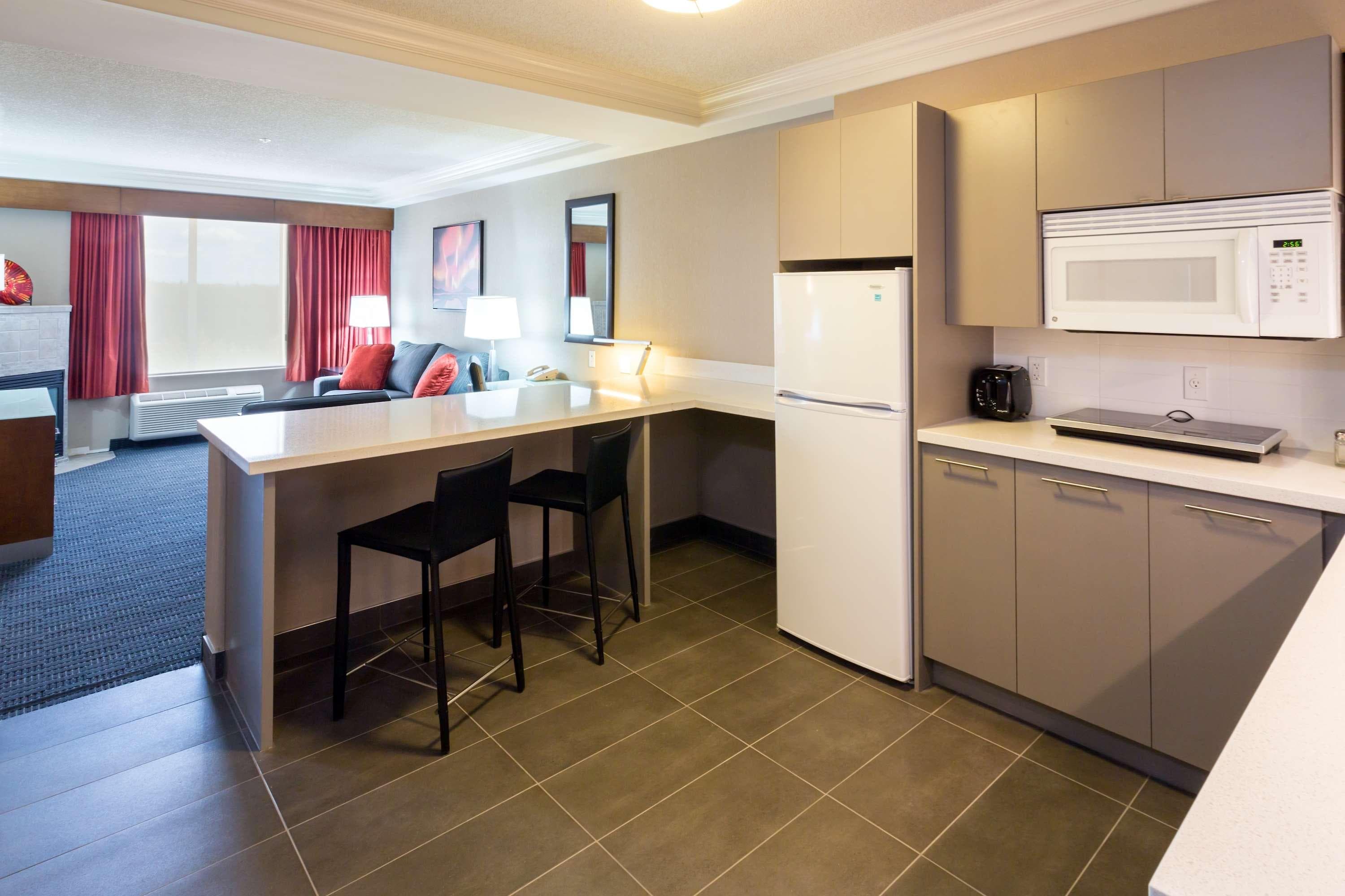Radisson Hotel & Suites Fort McMurray — 10