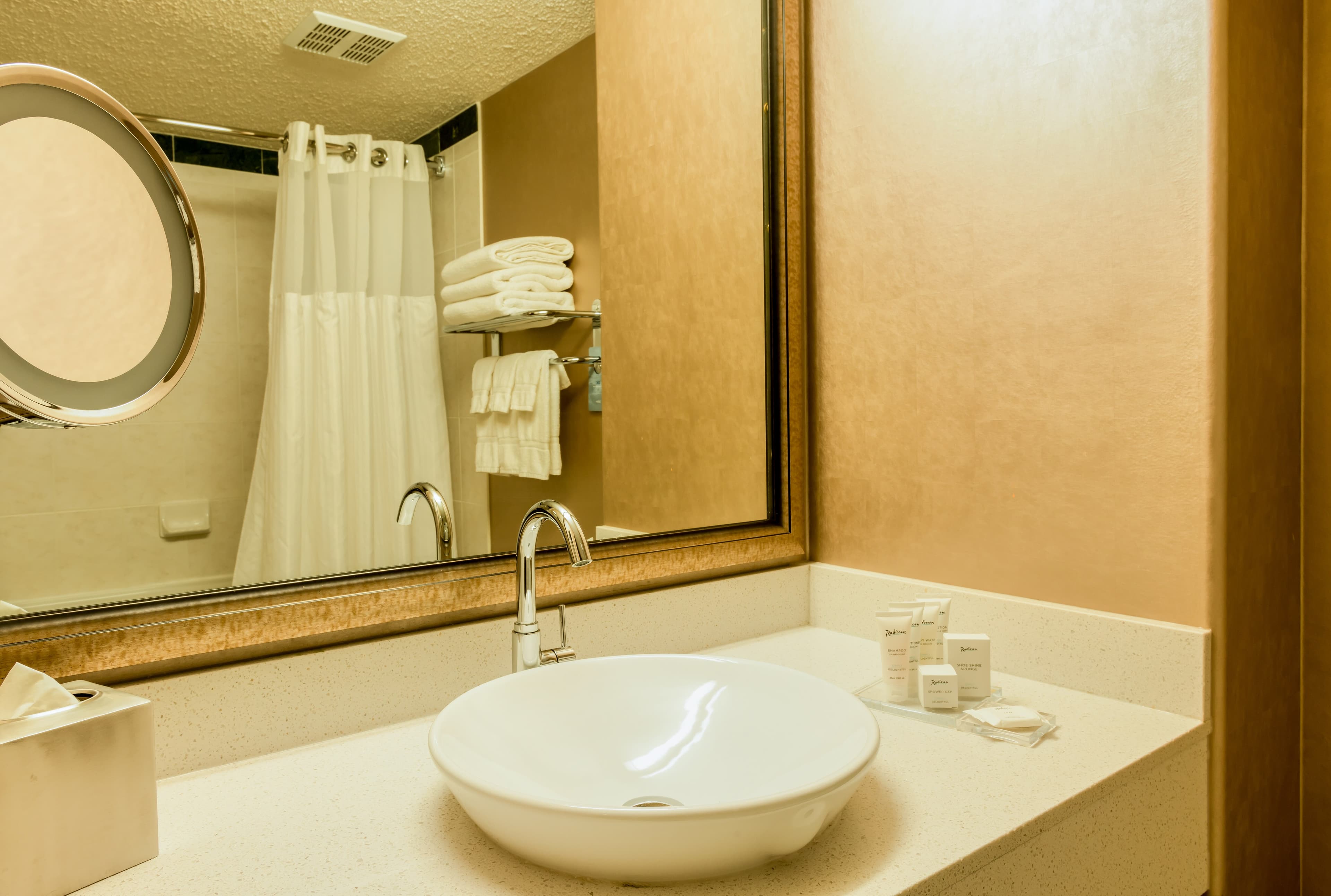 Radisson Hotel & Suites Fort McMurray - Image 5